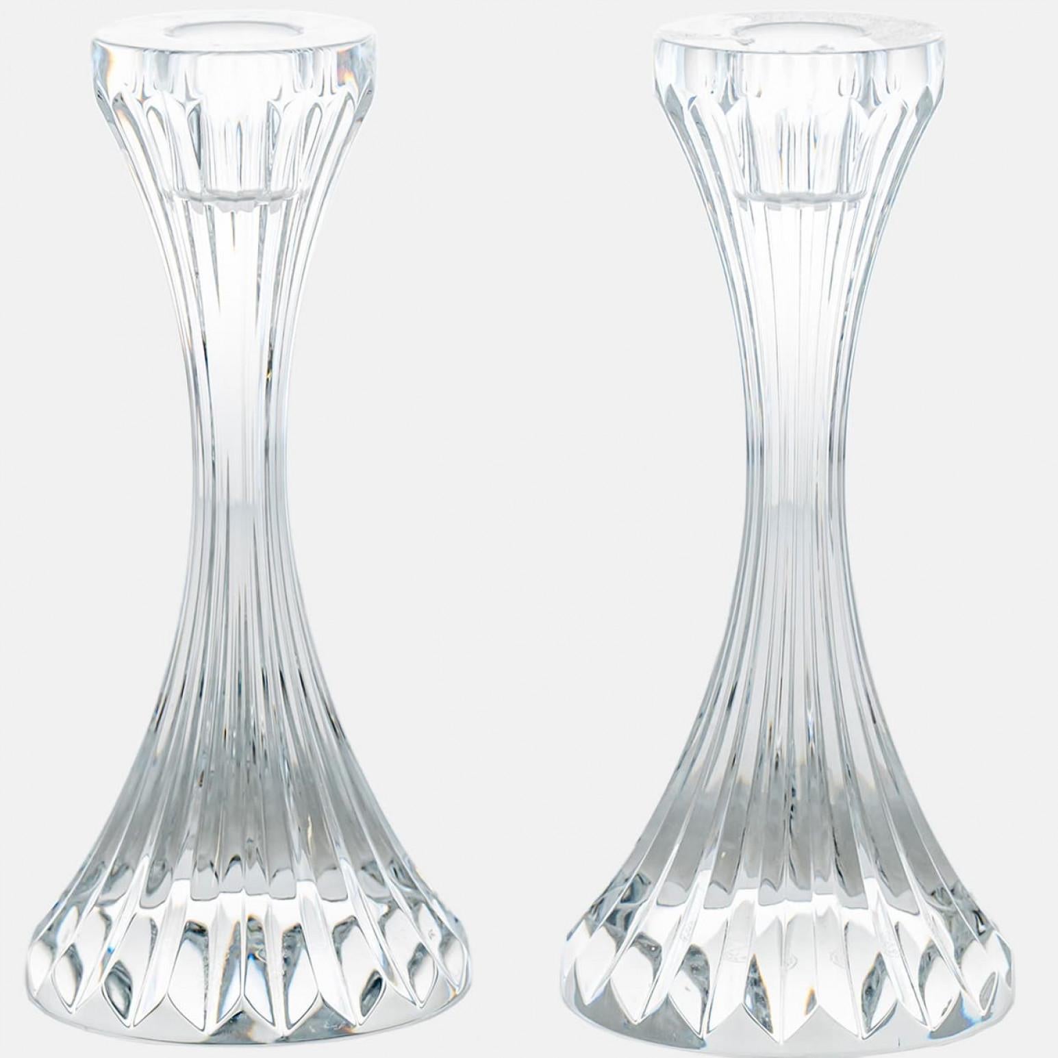XX secolo Coppia di splendidi portacandele in cristallo trasparente Baccarat, Francia in vendita