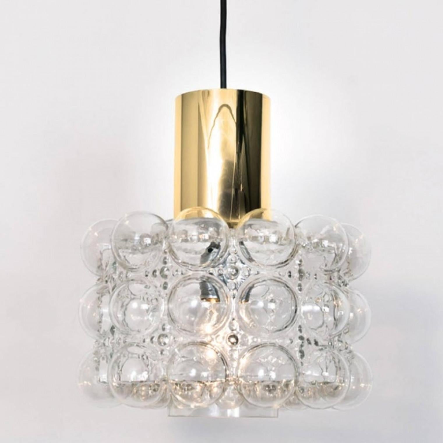 Paire de magnifiques lampes à suspension en verre bullé d'Helena Tynell, 1960 Excellent état - En vente à Rijssen, NL