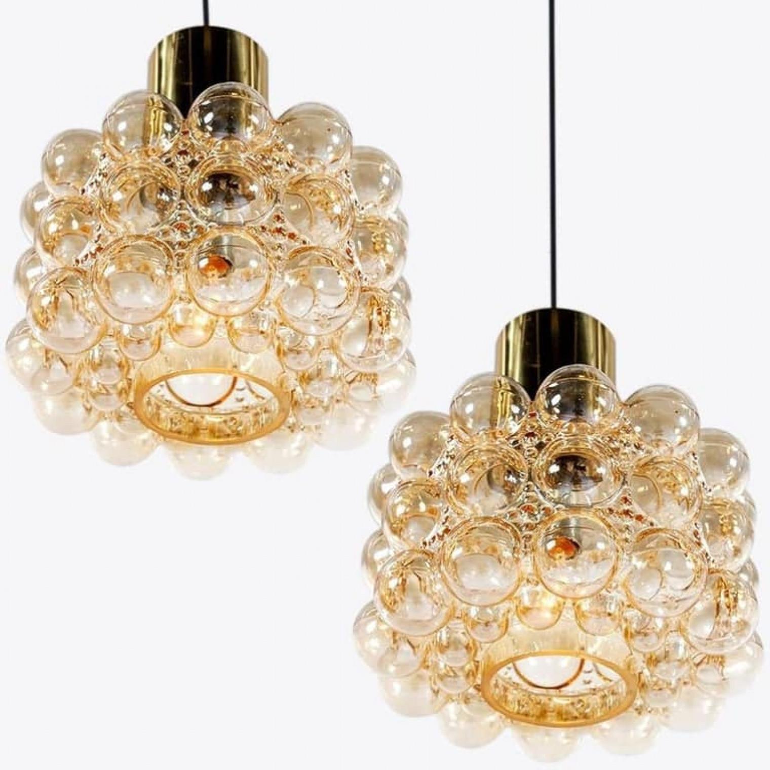 Pair of Beautiful Bubble Glass Pendant Lamps by Helena Tynell, 1960 In Good Condition For Sale In Rijssen, NL
