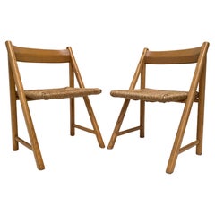 Paar schöne geschnitzte und gewebte Seegrasholz-Stühle aus Eschenholz, Italien, Schweiz, 1970er Jahre