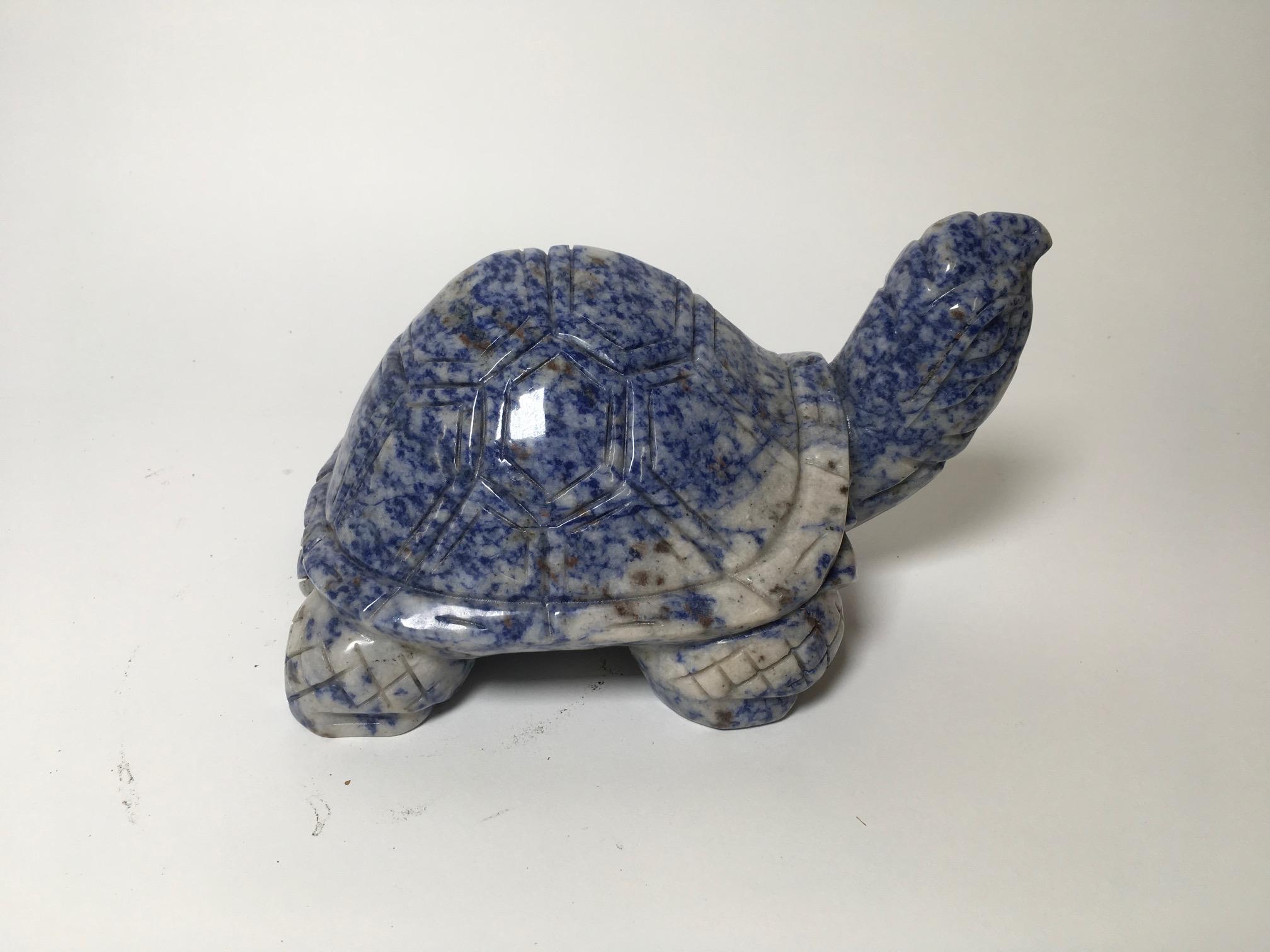 Ametista Coppia di bellissime sculture intagliate in lapis e giada in vendita