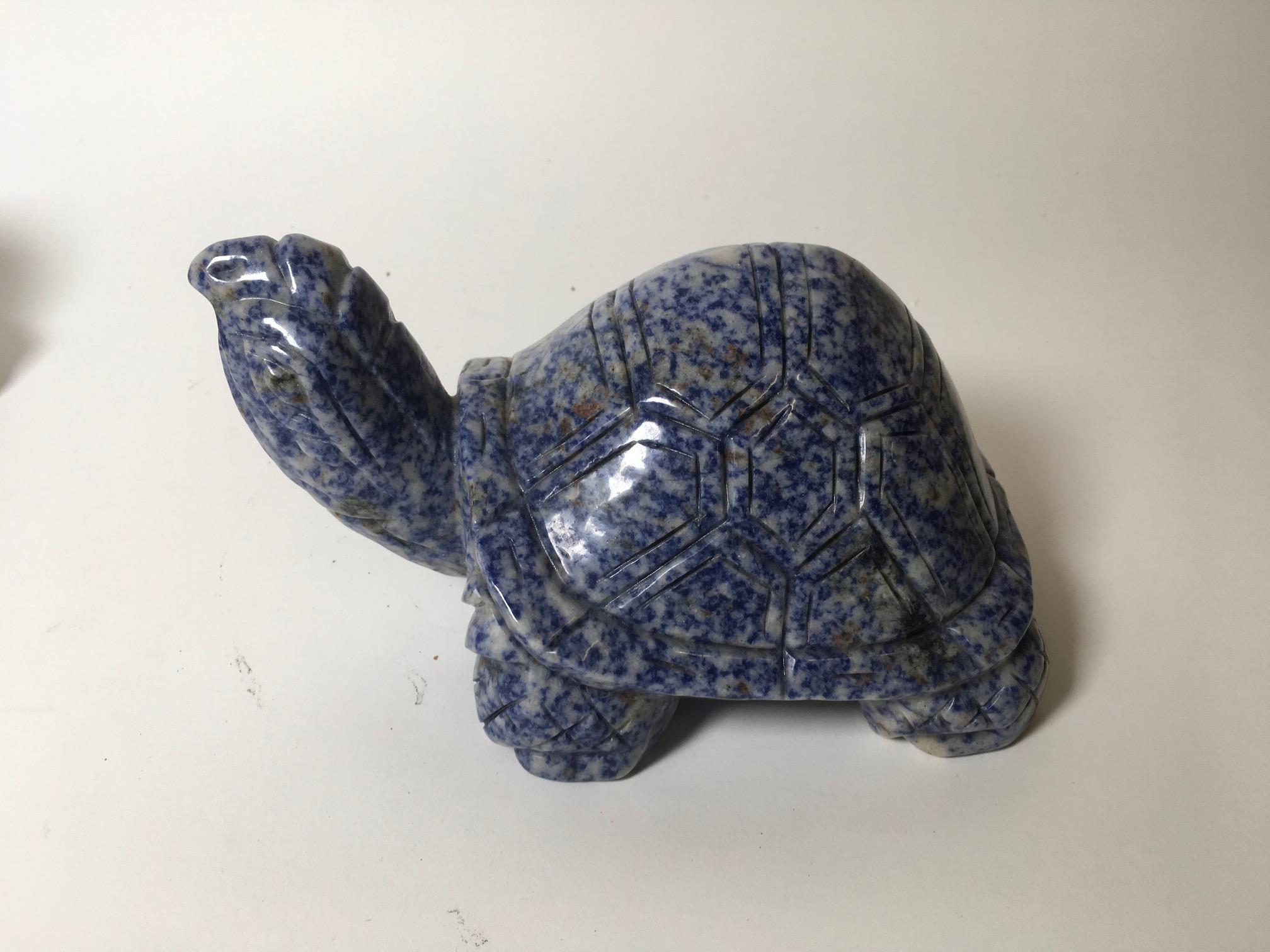 Coppia di bellissime sculture intagliate in lapis e giada in vendita 1
