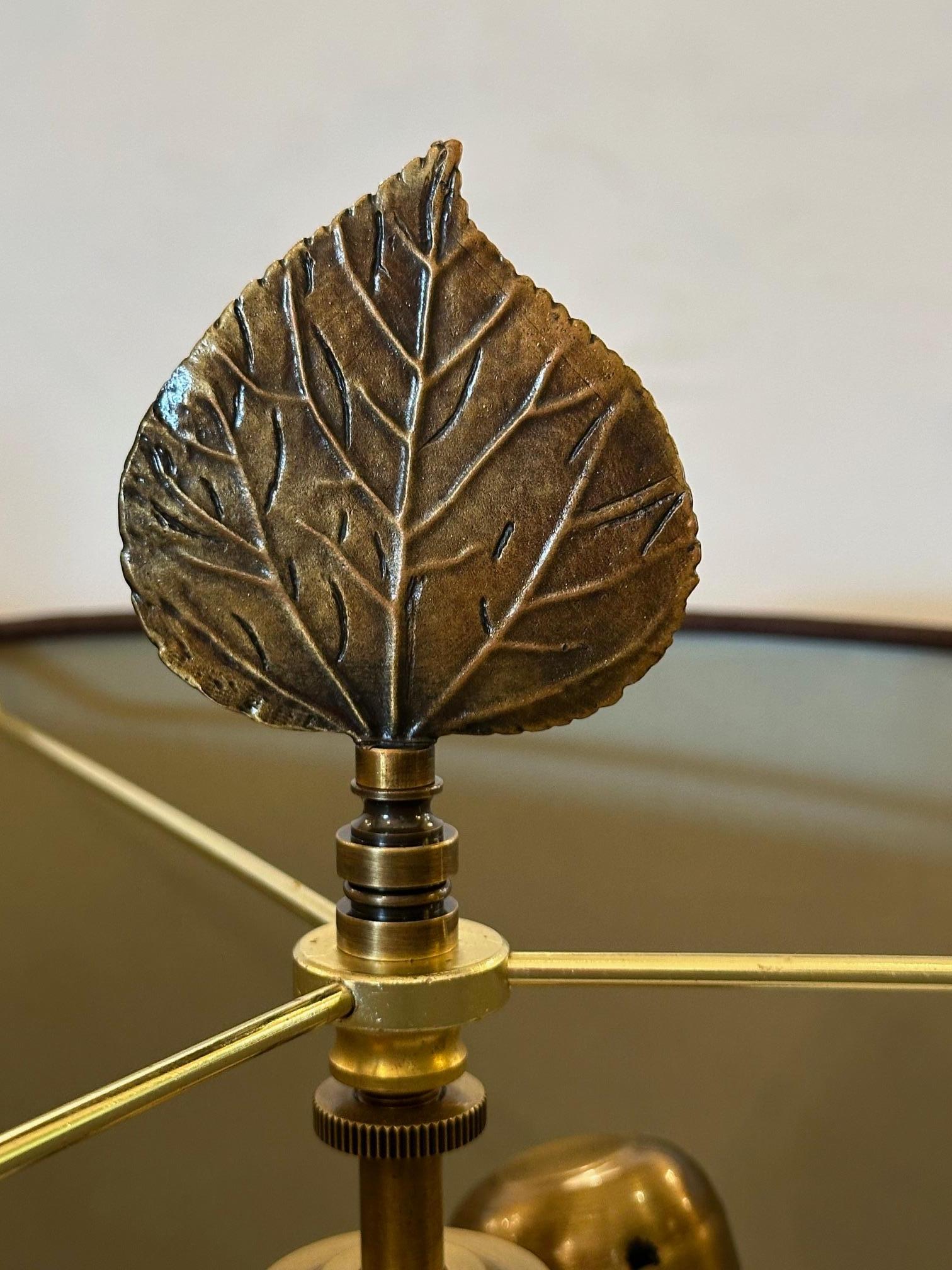 Pair of Beautiful Chinese Porcelain Lamps with Brass Bases and Custom Shades Latón en venta