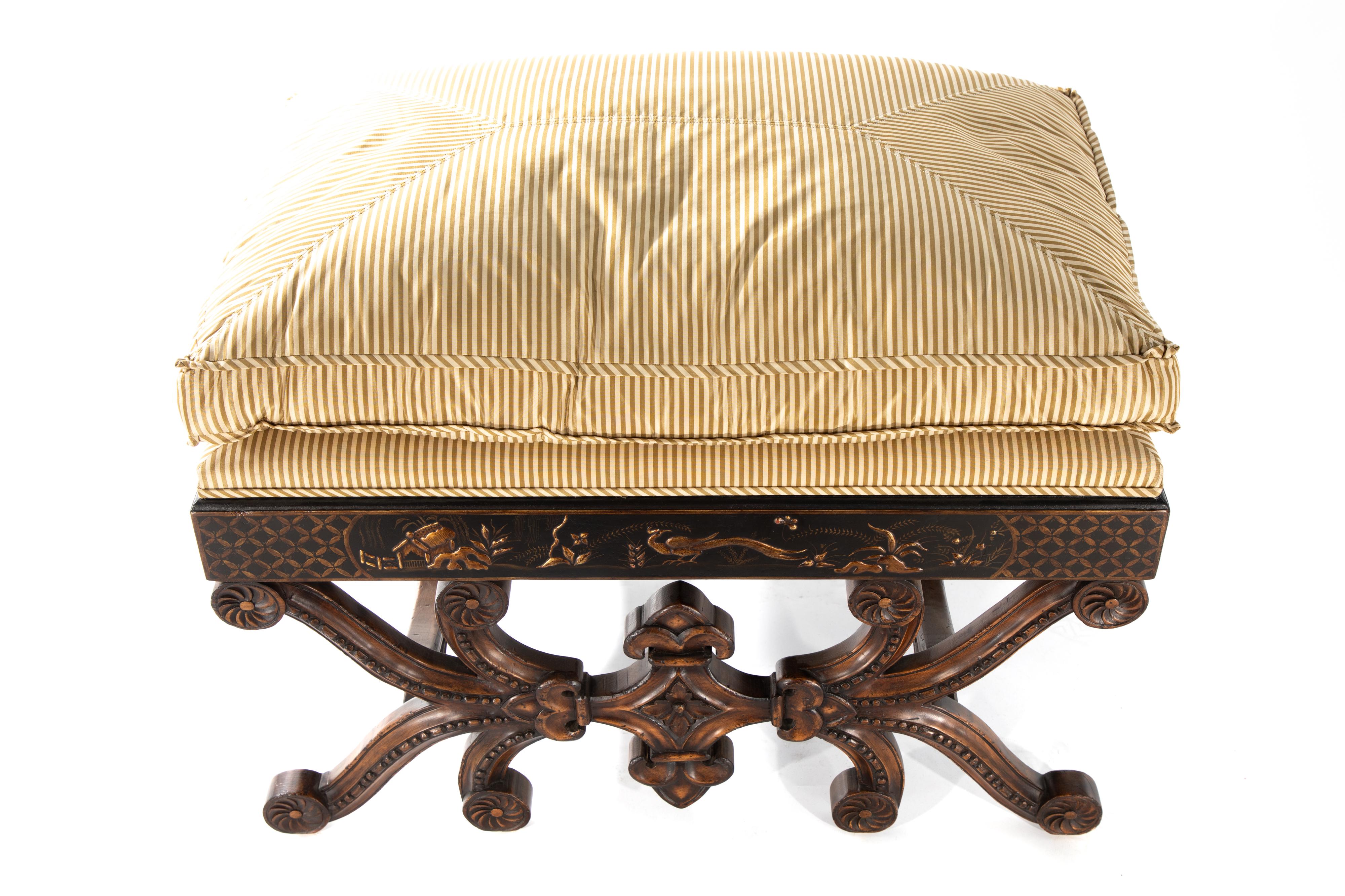 Pair of Beautiful Chinoiserie Stools In Good Condition For Sale In Dallas, TX