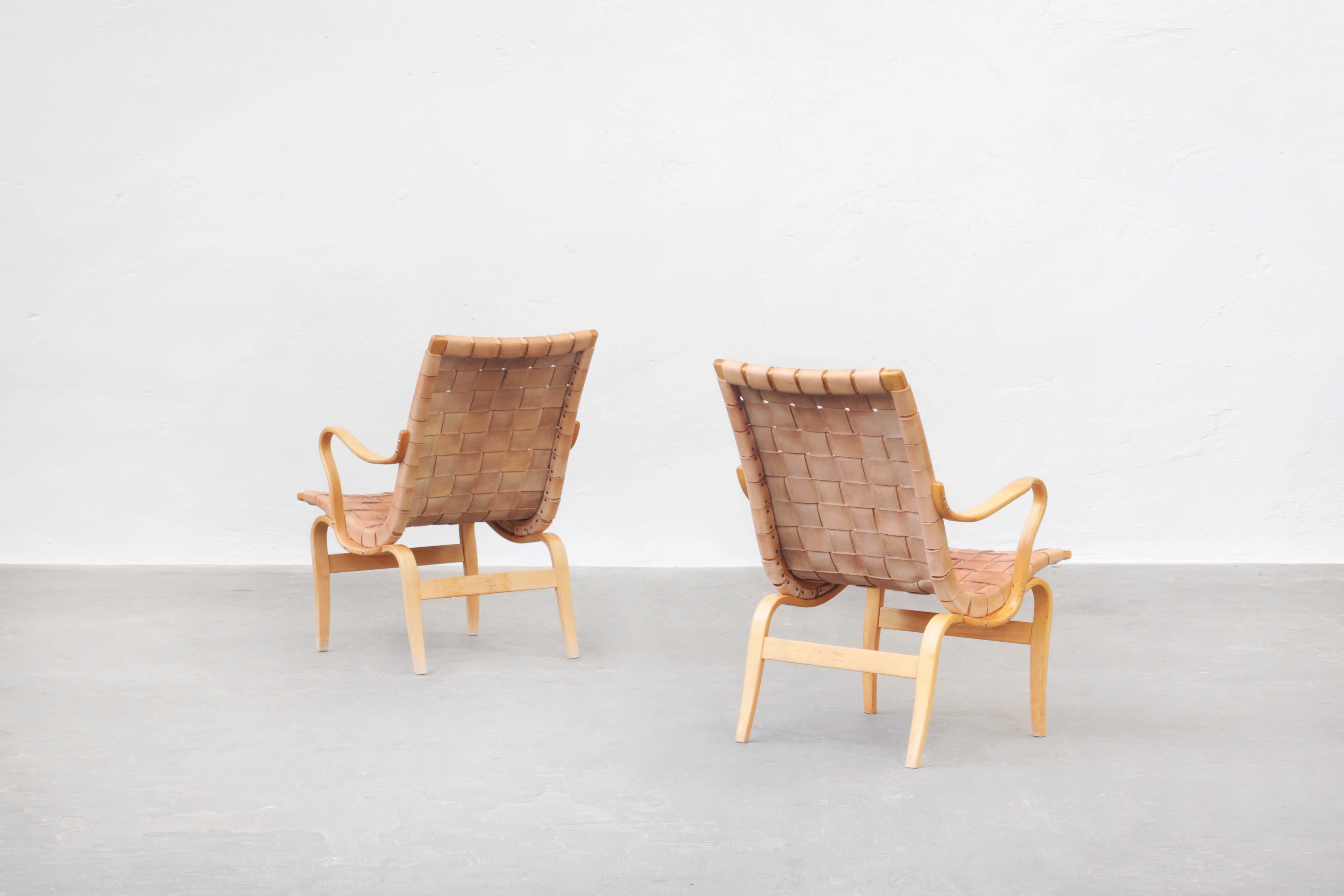 Pair of Beautiful Danish Lounge Chairs by Bruno Mathsson for Karl Mathsson, 1960 In Good Condition In Berlin, DE