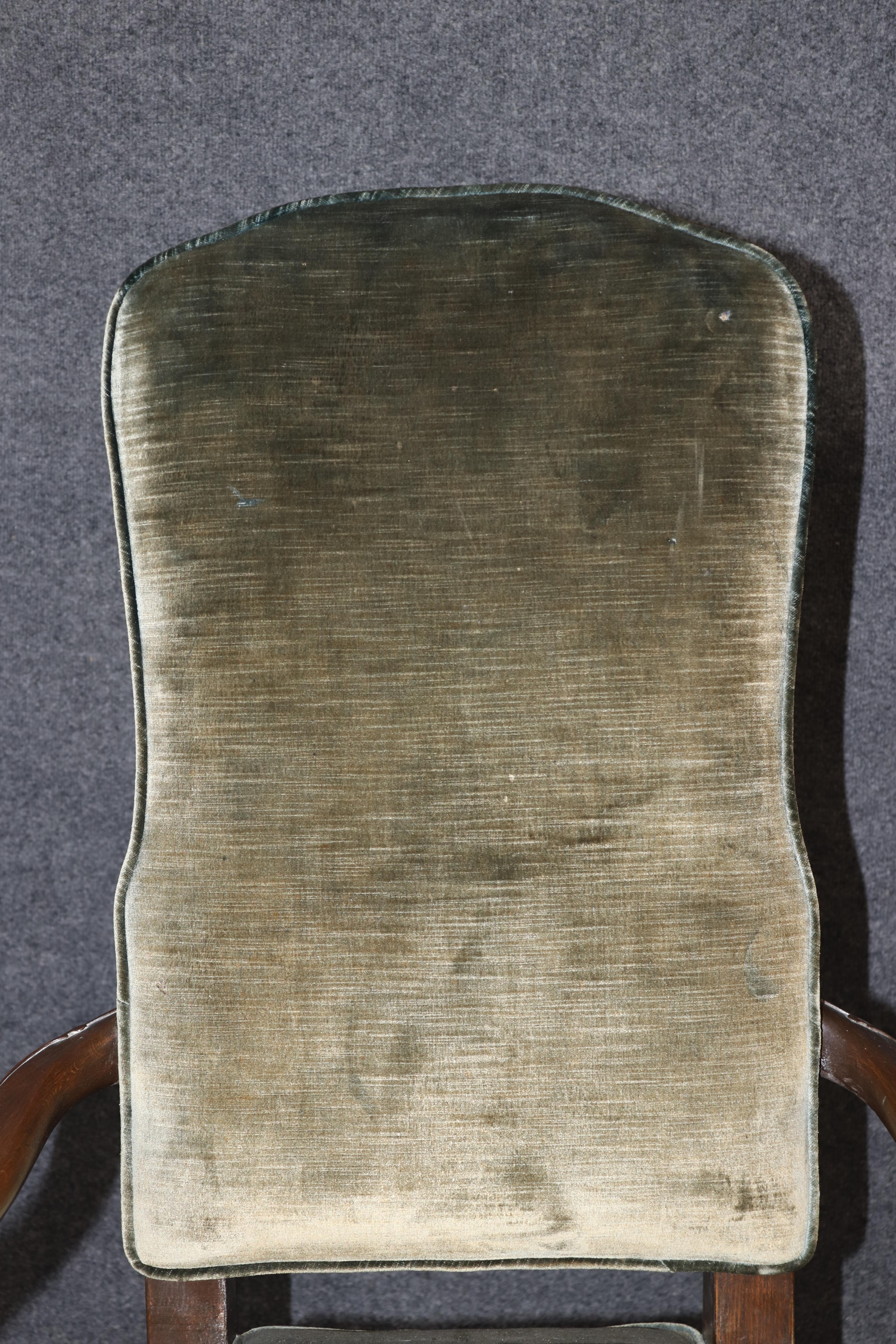 Paire de magnifiques fauteuils géorgiens en acajou massif sculptés à l'aigle en vente 3