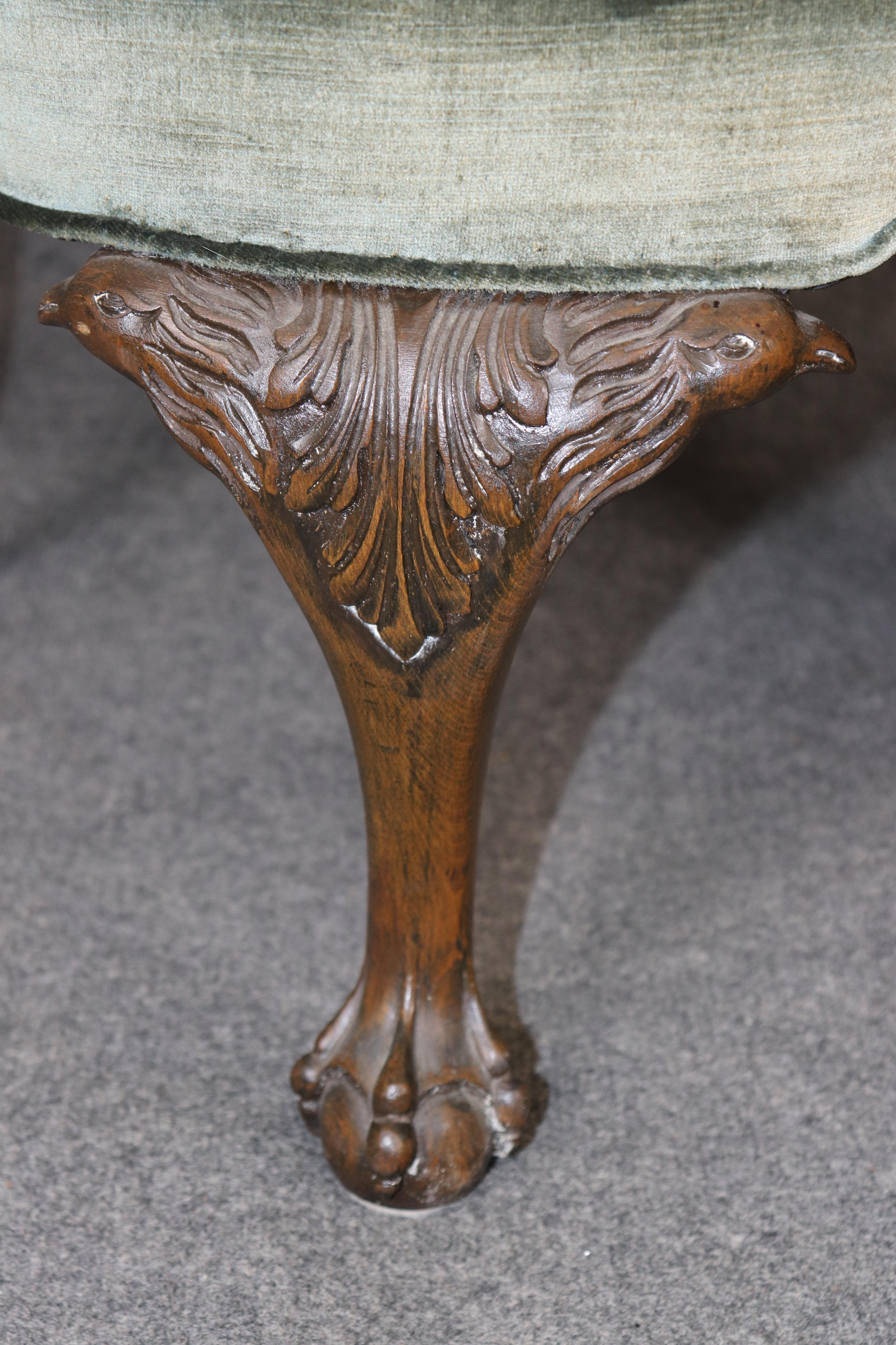 Acajou Paire de magnifiques fauteuils géorgiens en acajou massif sculptés à l'aigle en vente