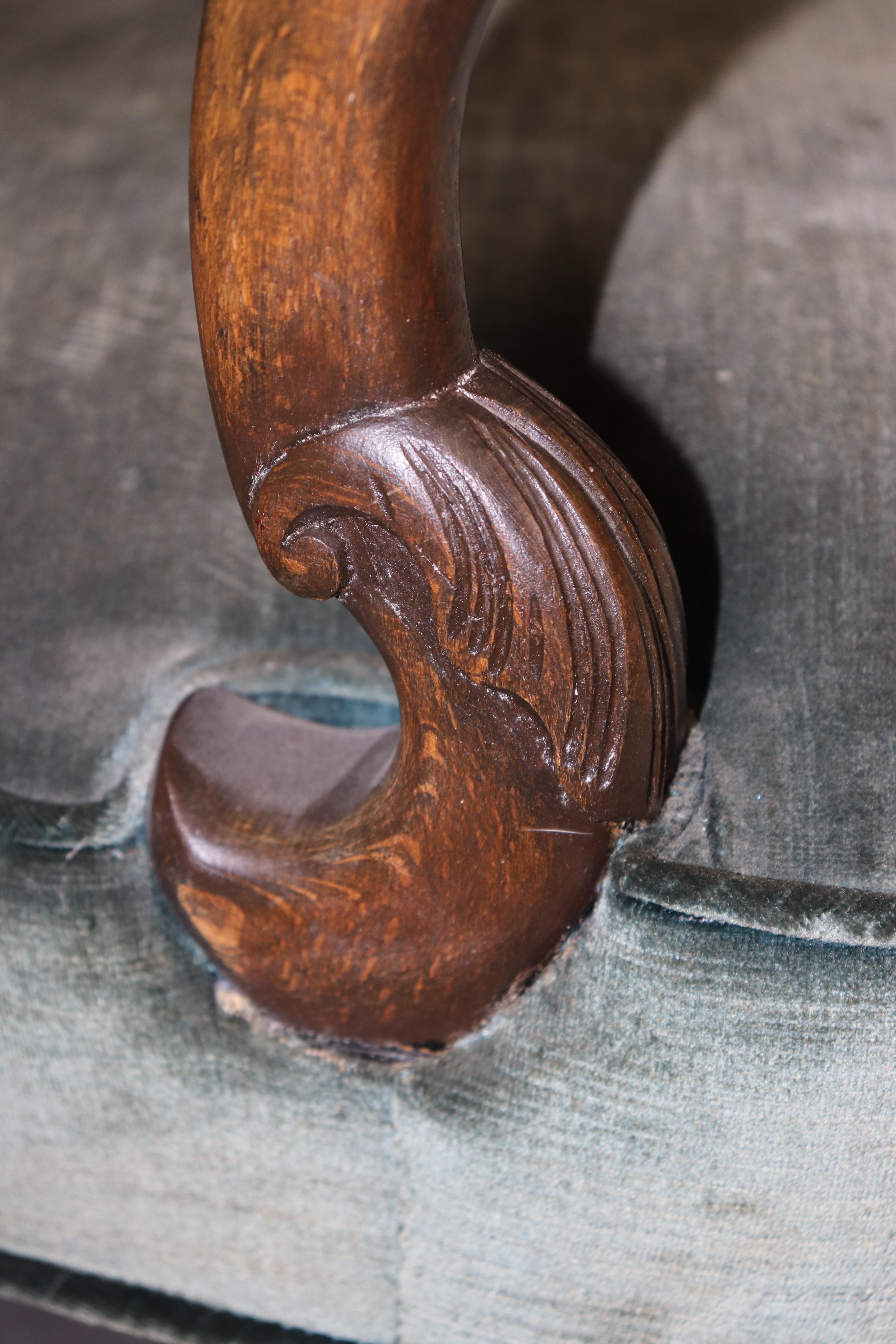 Paire de magnifiques fauteuils géorgiens en acajou massif sculptés à l'aigle en vente 2
