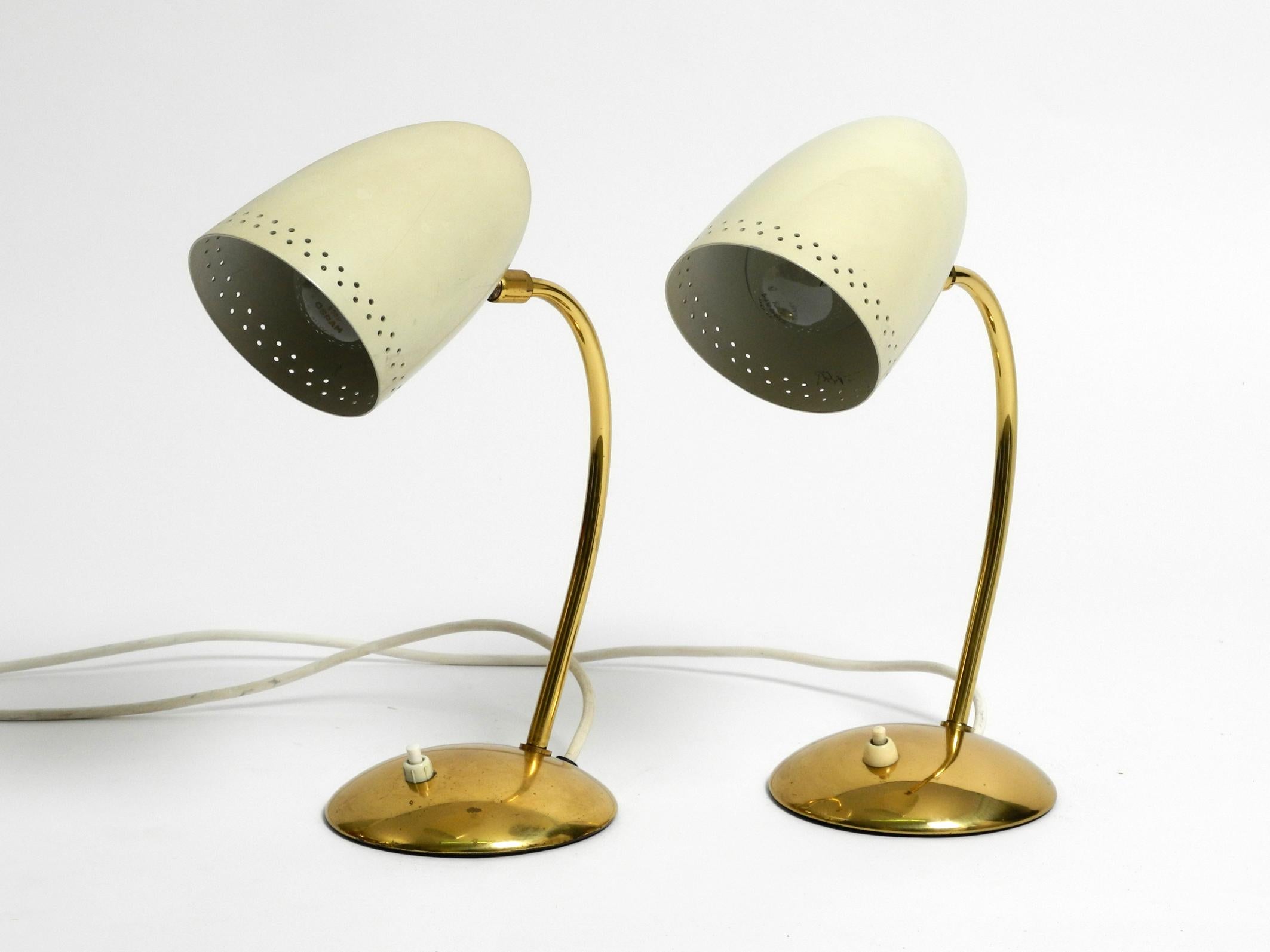 Pair of Beautiful German Mid-Century Modern Brass Table Lamps with Metal Shades In Good Condition For Sale In München, DE