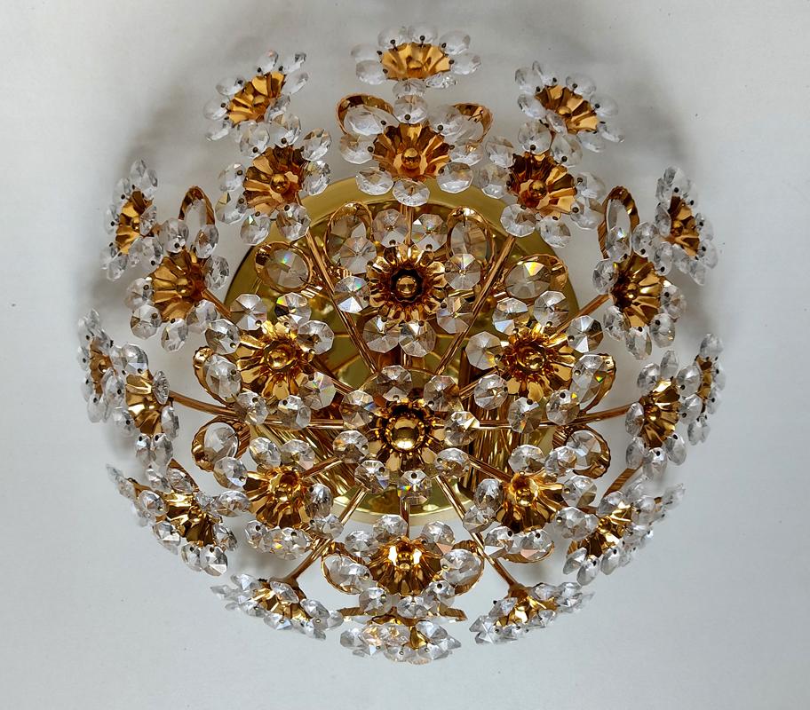 Beautiful gold-plated brass and crystal glass flush mounts.
Germany, 1960s.

      

