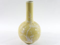 Pair of Beautiful Gold and White Chinese Midcentury Porcelain Vases