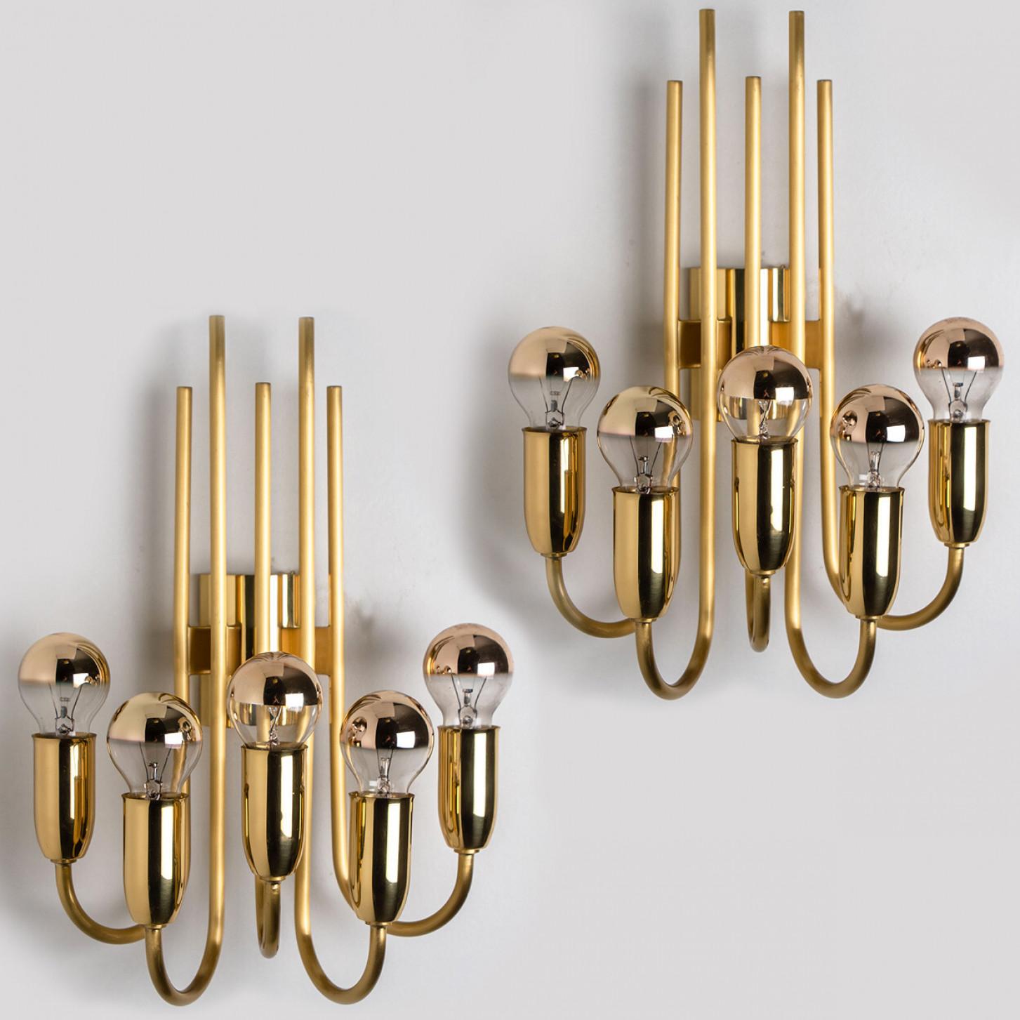 Modern Pair of Beautiful Gold Brass Wall Lights in the Style of Florian Schulz, 1970 For Sale