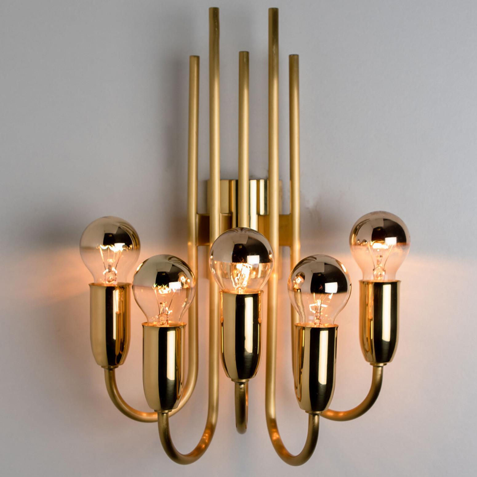 Polished Pair of Beautiful Gold Brass Wall Lights in the Style of Florian Schulz, 1970 For Sale