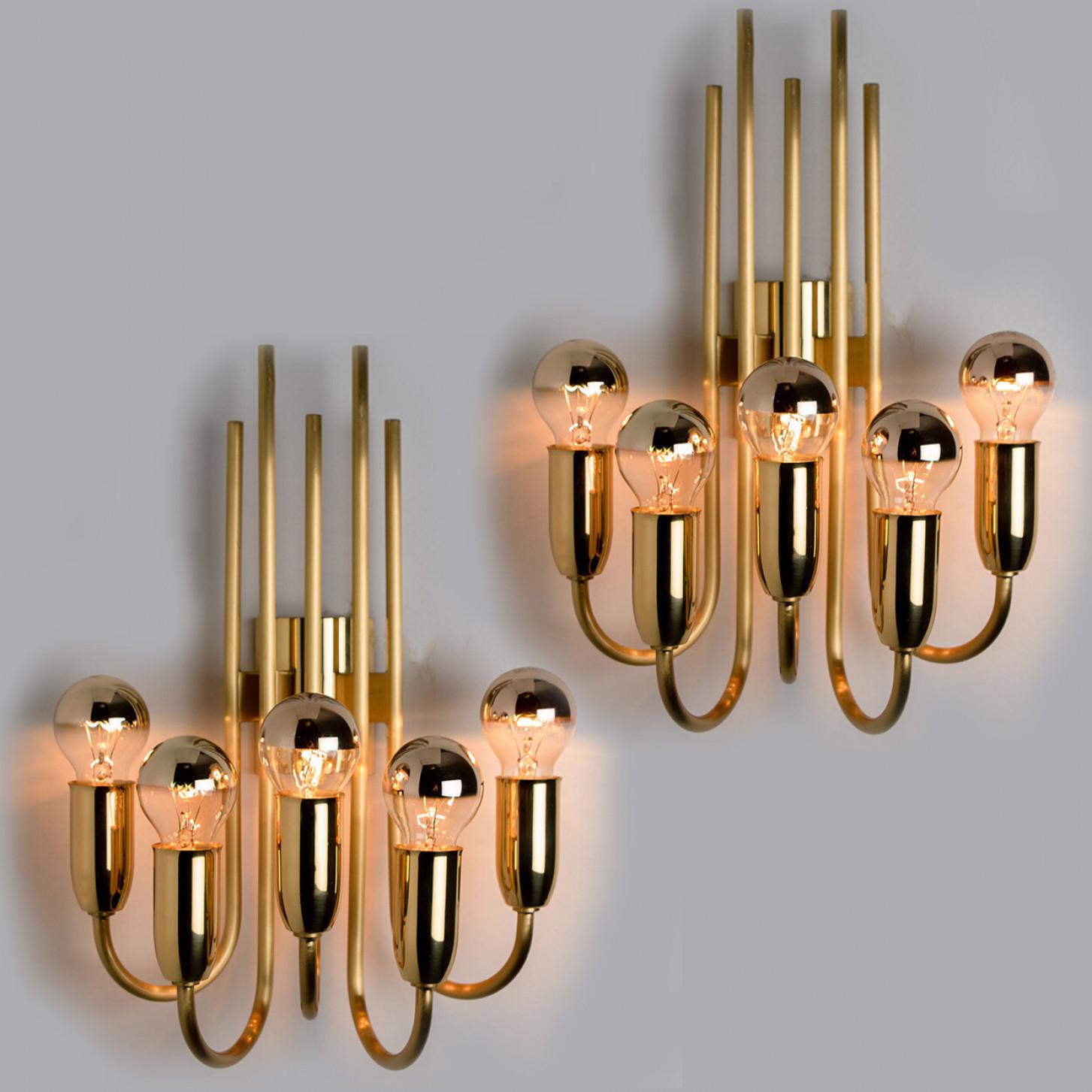 Pair of Beautiful Gold Brass Wall Lights in the Style of Florian Schulz, 1970 In Good Condition For Sale In Rijssen, NL