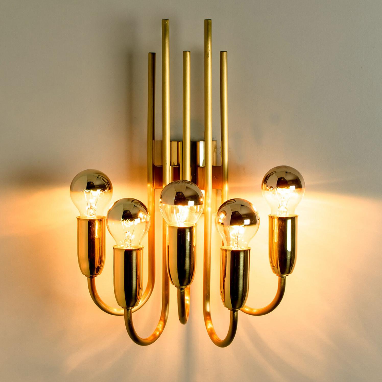 Pair of Beautiful Gold Brass Wall Lights in the Style of Florian Schulz, 1970 For Sale 1