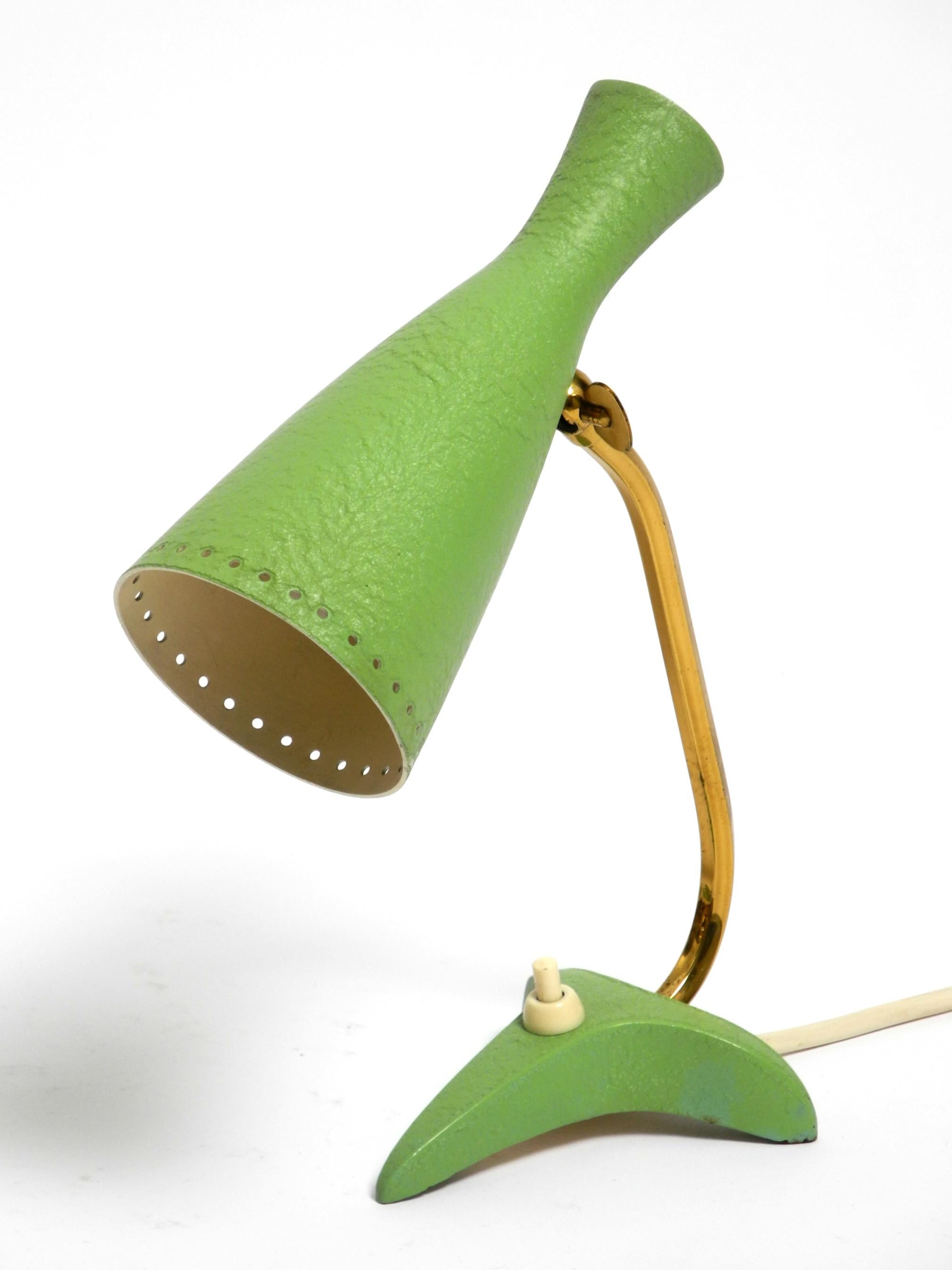 Pareja de preciosas lámparas de sobremesa de pata de gallo Diábolo verdes de mediados de siglo de Cosack en venta 6