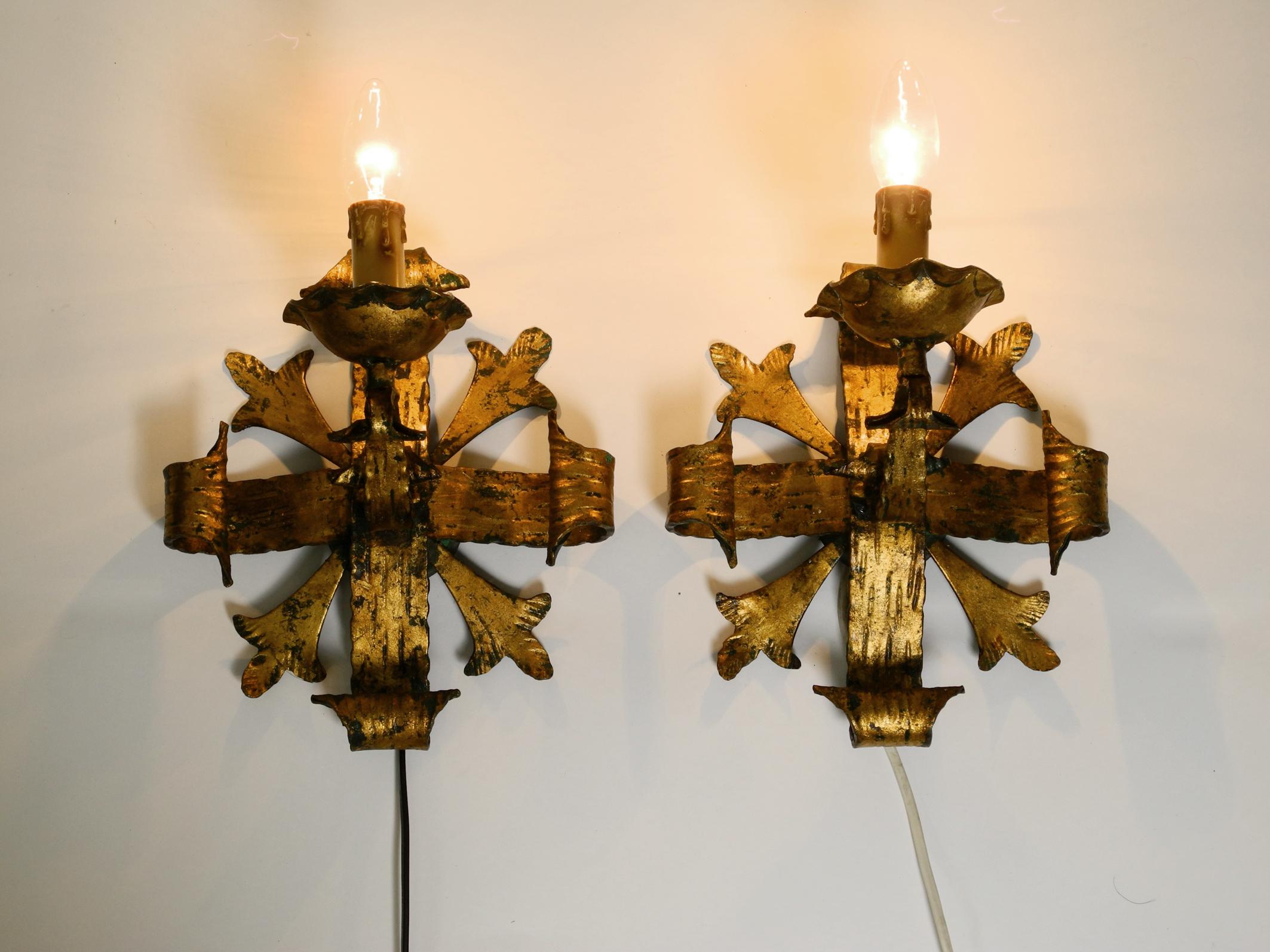 Pair of beautiful 1960's gold plated sconces.
Beautiful Brutalist design with many details. Very high quality processed.
Entire lamp is made of gilded heavy iron.
All parts complete. No damage and nothing broken.
Great patina. In some places the
