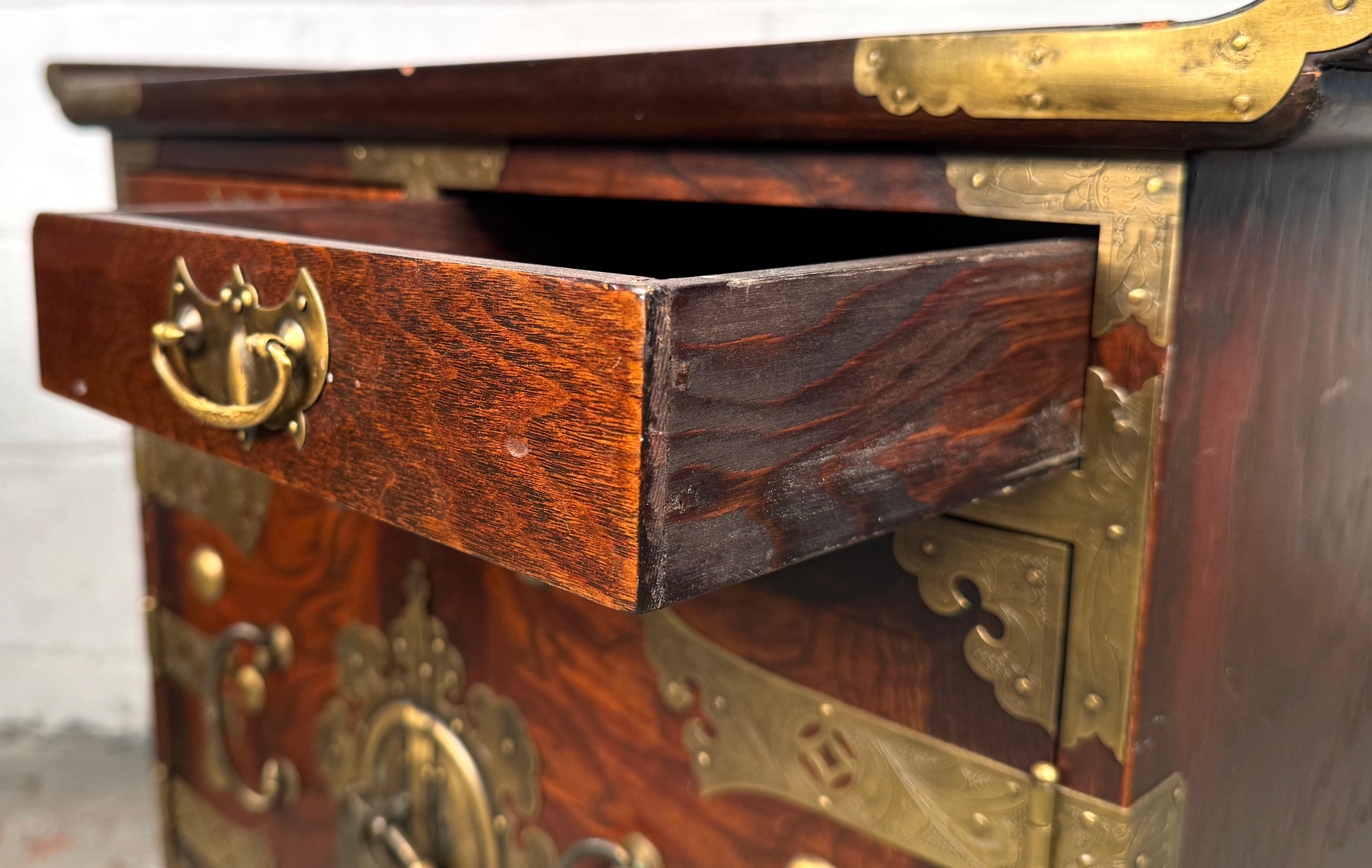 Pair of Beautiful Korean Tansu-style Night Stands For Sale 3