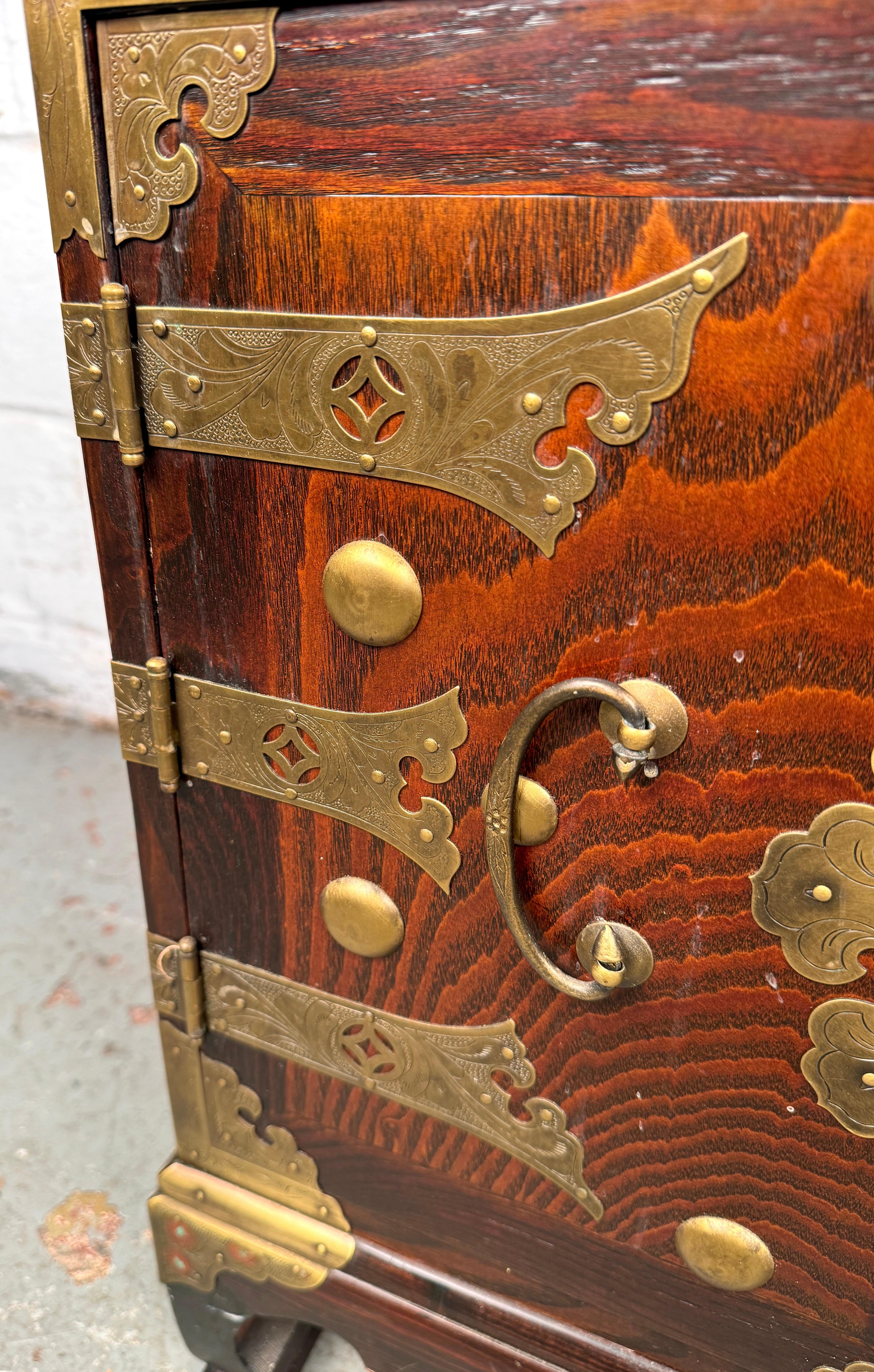 Pair of Beautiful Korean Tansu-style Night Stands For Sale 5