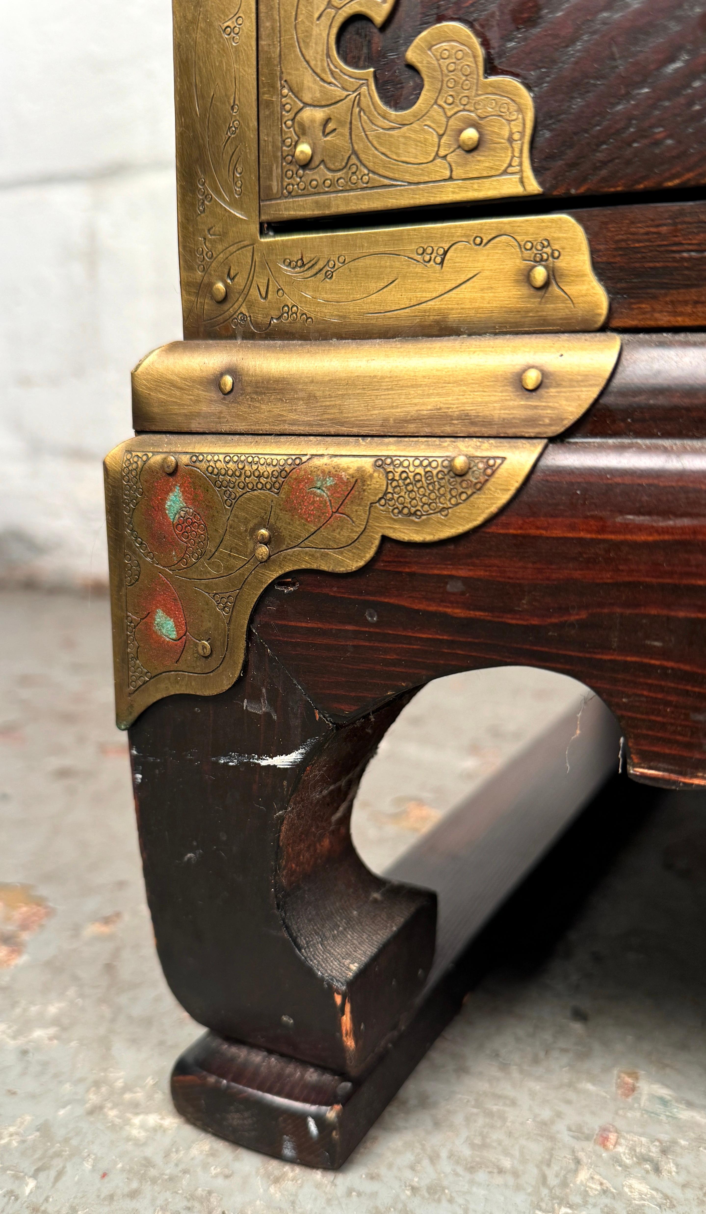 Pair of Beautiful Korean Tansu-style Night Stands For Sale 7