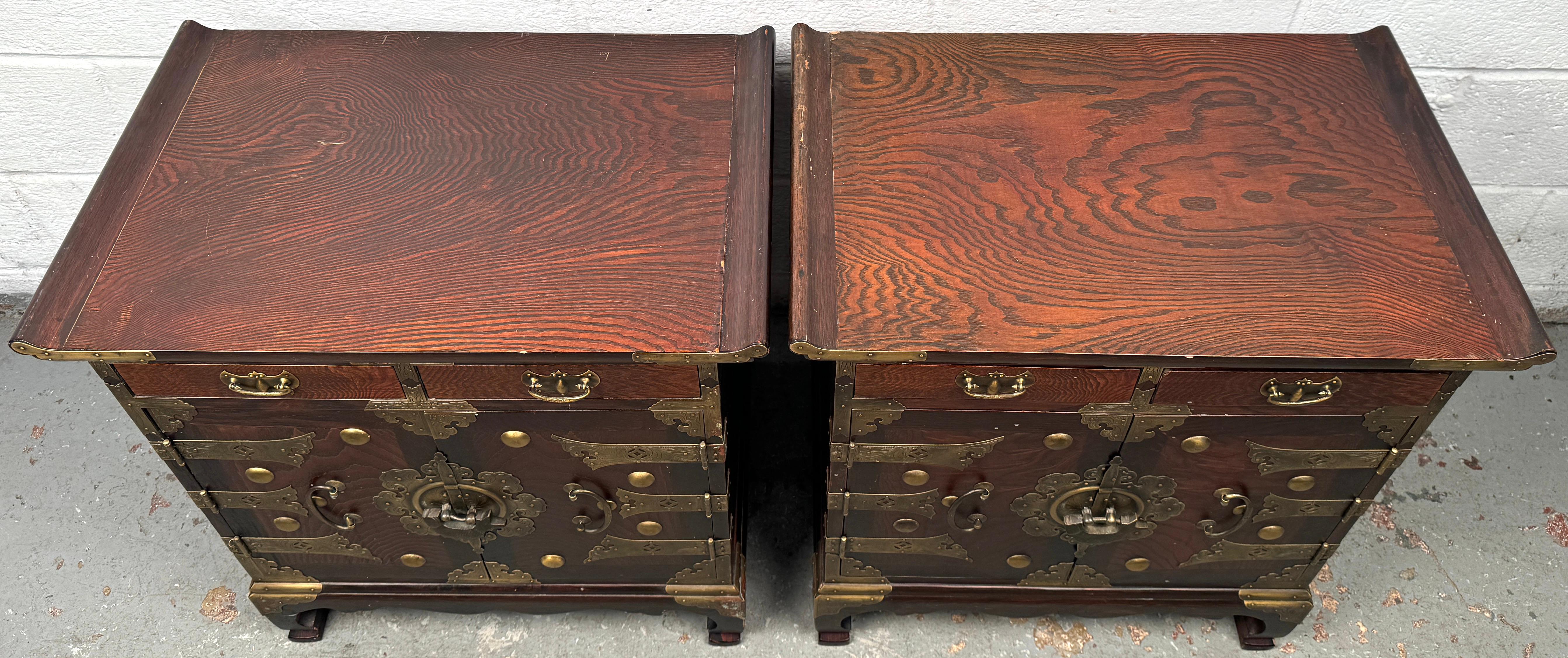 Pair of Beautiful Korean Tansu-style Night Stands In Good Condition For Sale In Brooklyn, NY