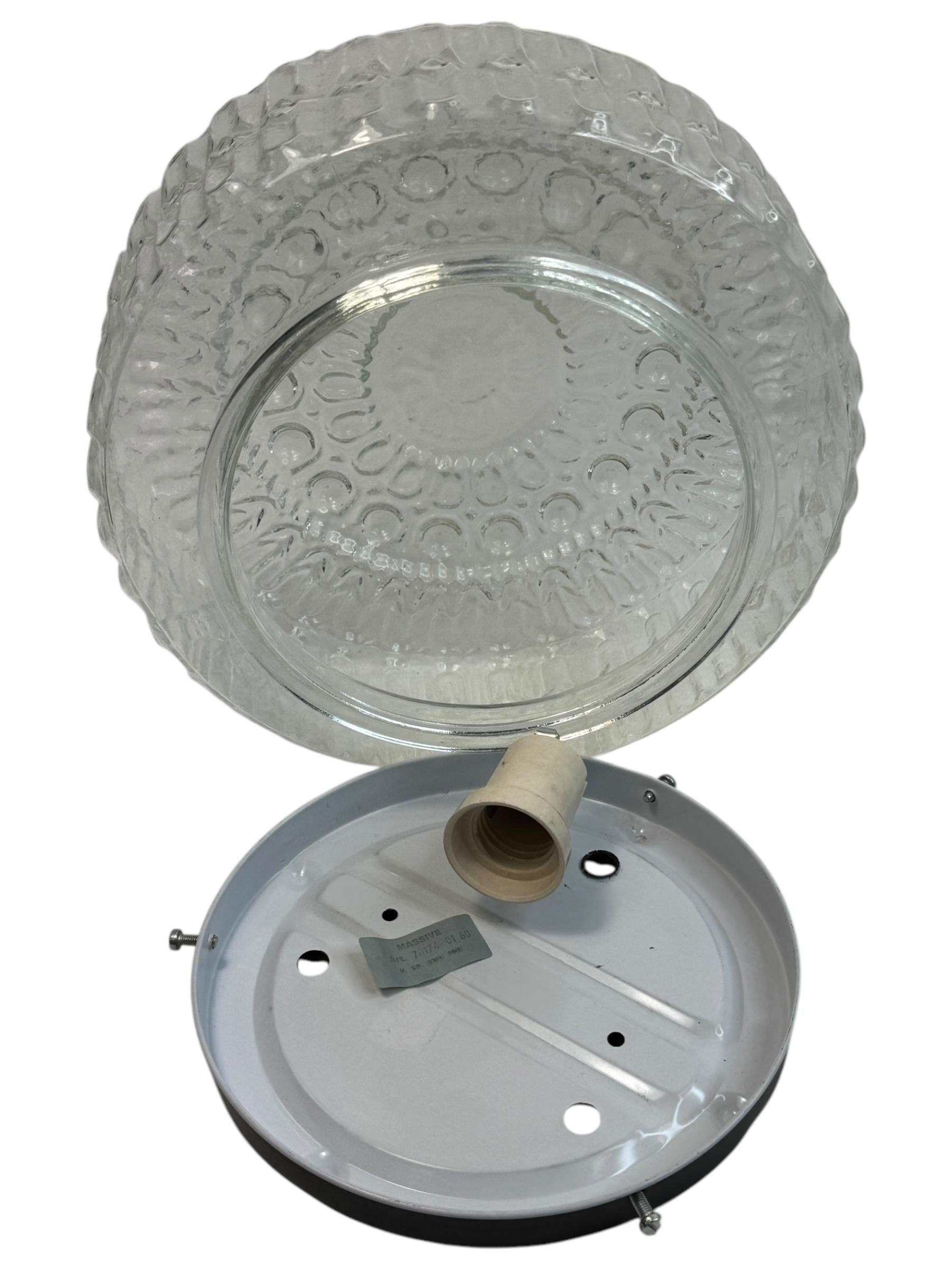 Paire de magnifiques plafonniers Massive Lighting, années 1970 en vente 4