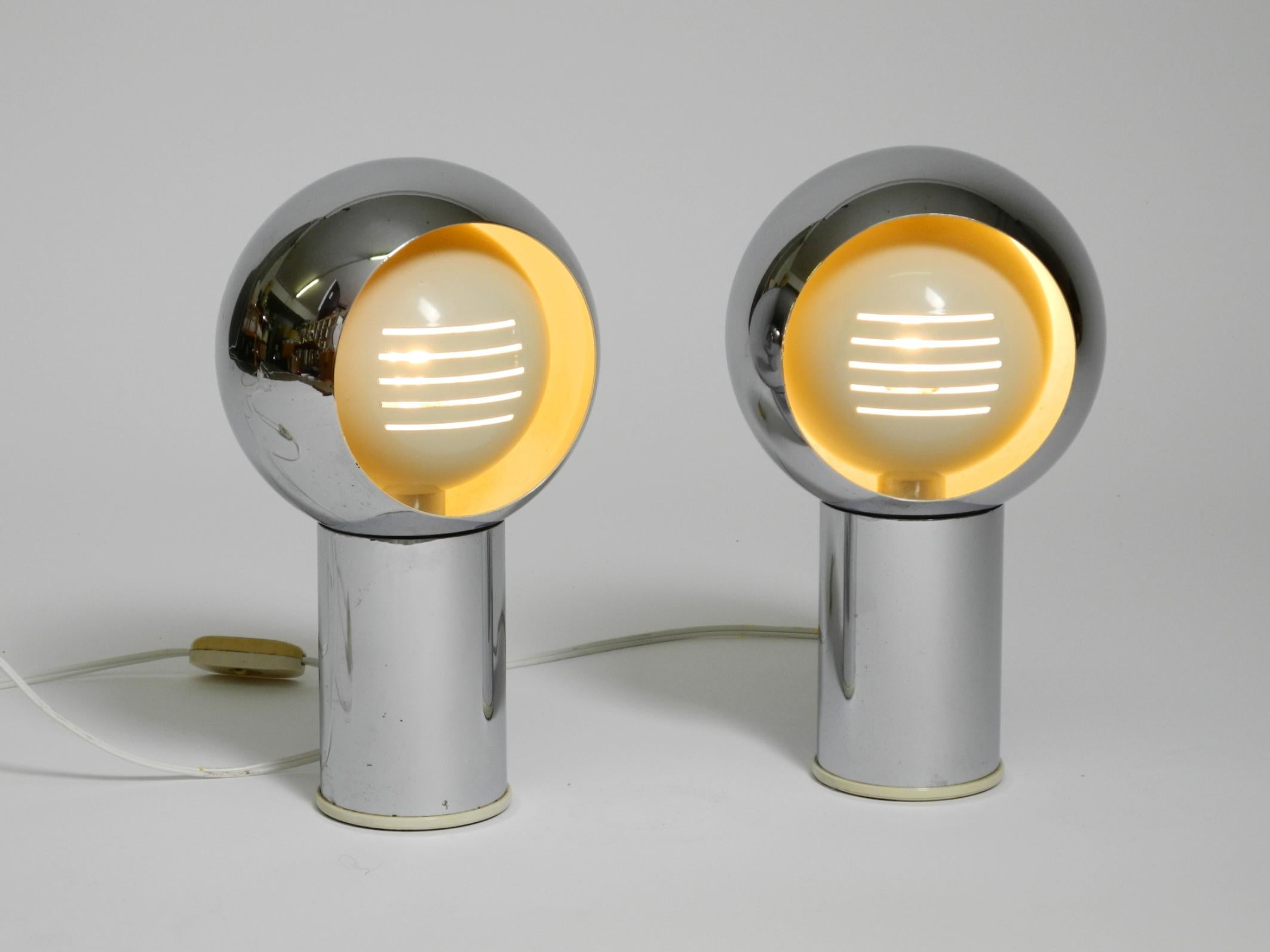 Pair of beautiful large Mid Century Space Age chrome table lamps - Made in Italy im Angebot 8