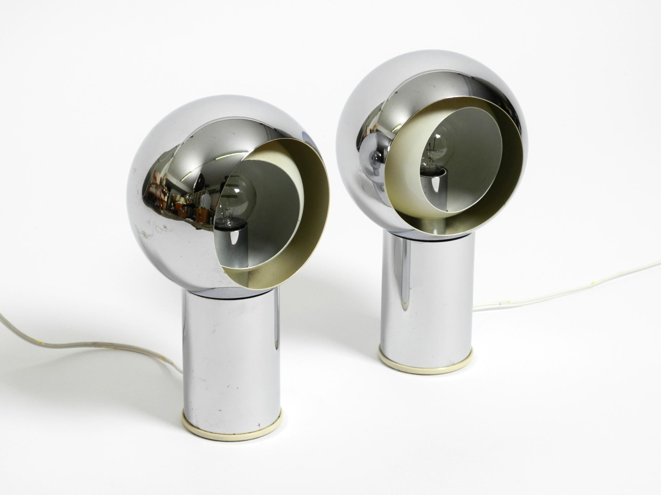Pair of beautiful large Mid Century Space Age chrome table lamps - Made in Italy im Angebot 11