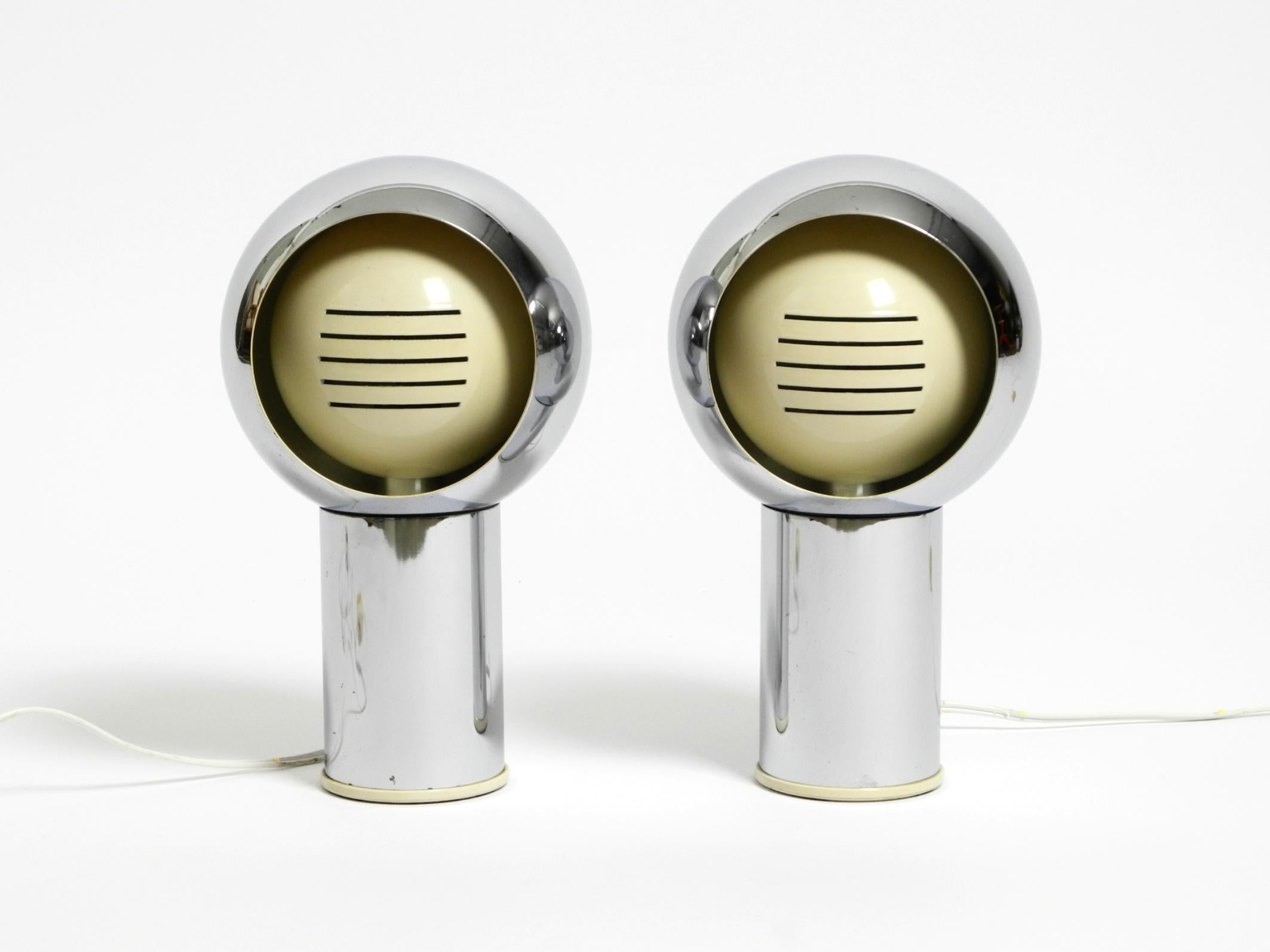 Pair of beautiful large Mid Century Space Age chrome table lamps - Made in Italy im Zustand „Gut“ im Angebot in München, DE