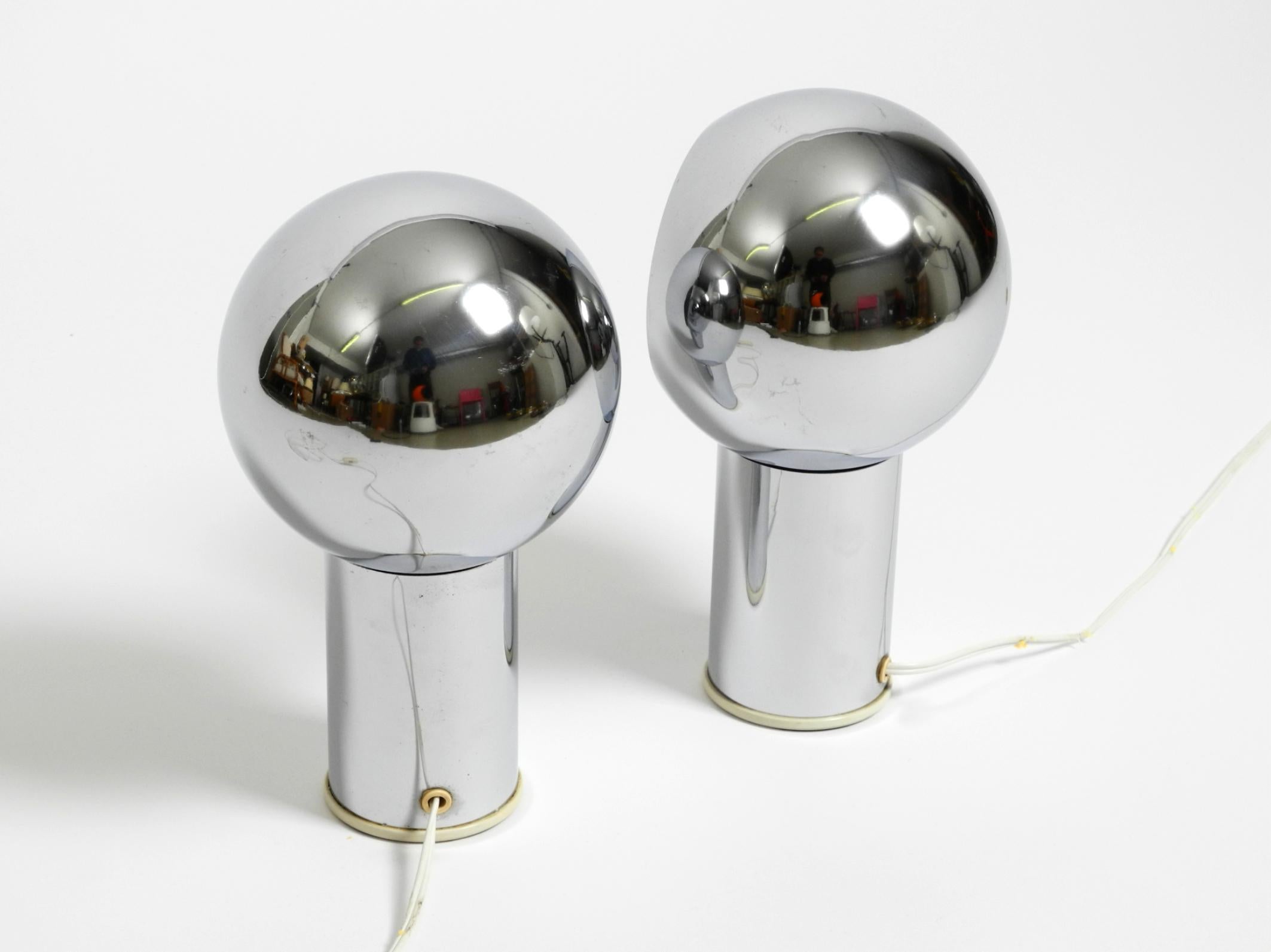 Pair of beautiful large Mid Century Space Age chrome table lamps - Made in Italy (Metall) im Angebot