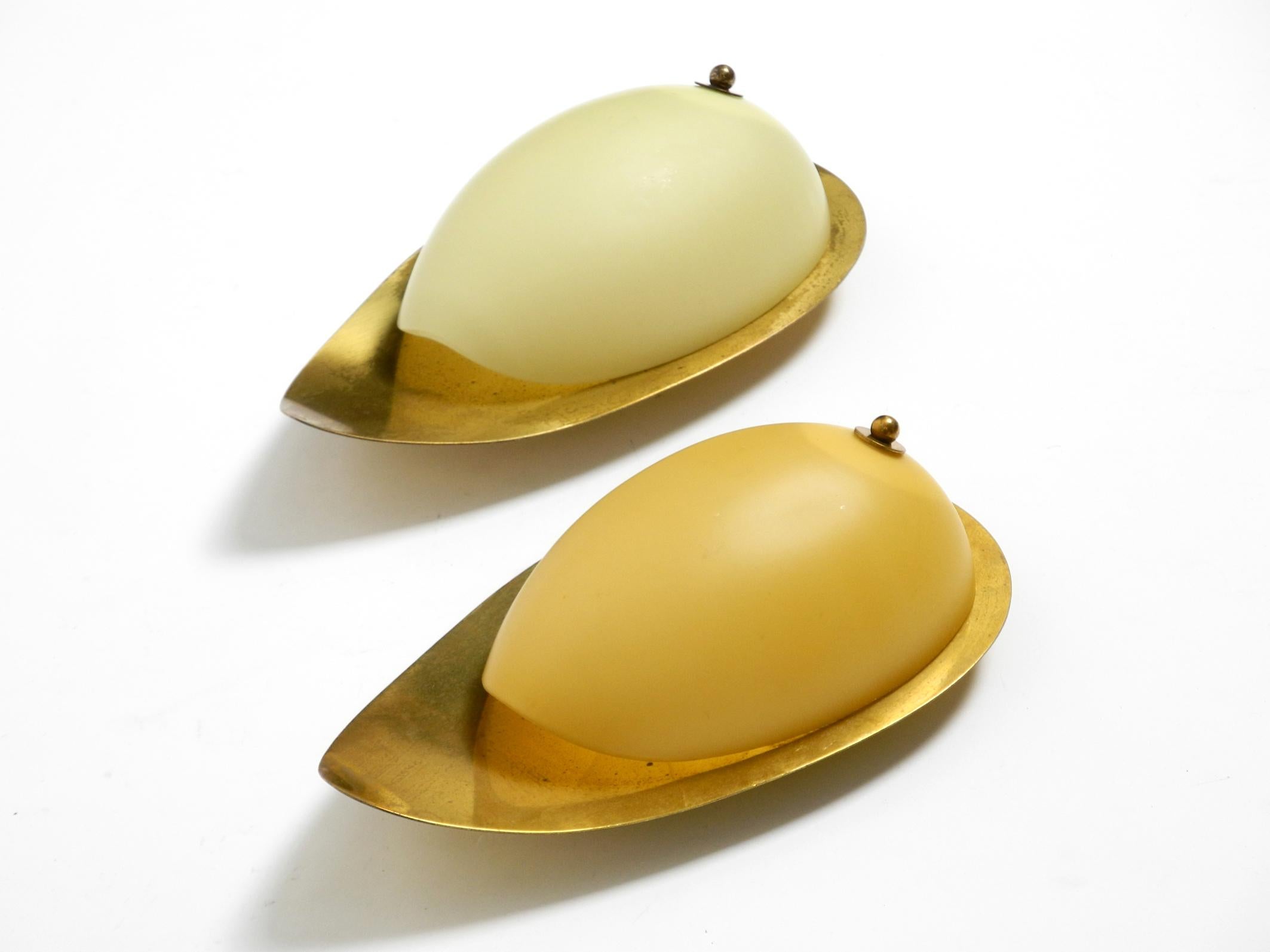 Pair of beautiful Mid Century brass and beige glass sconces shaped like a drop For Sale 8