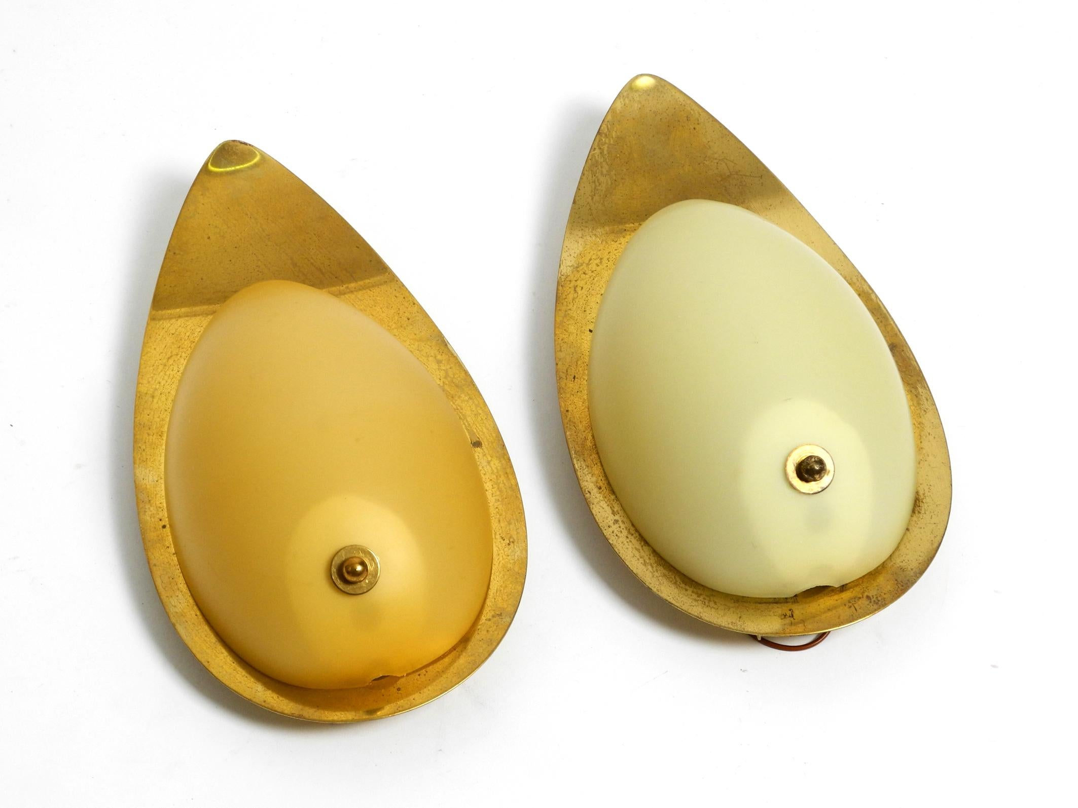 Pair of beautiful Mid Century brass and beige glass sconces shaped like a drop For Sale 9