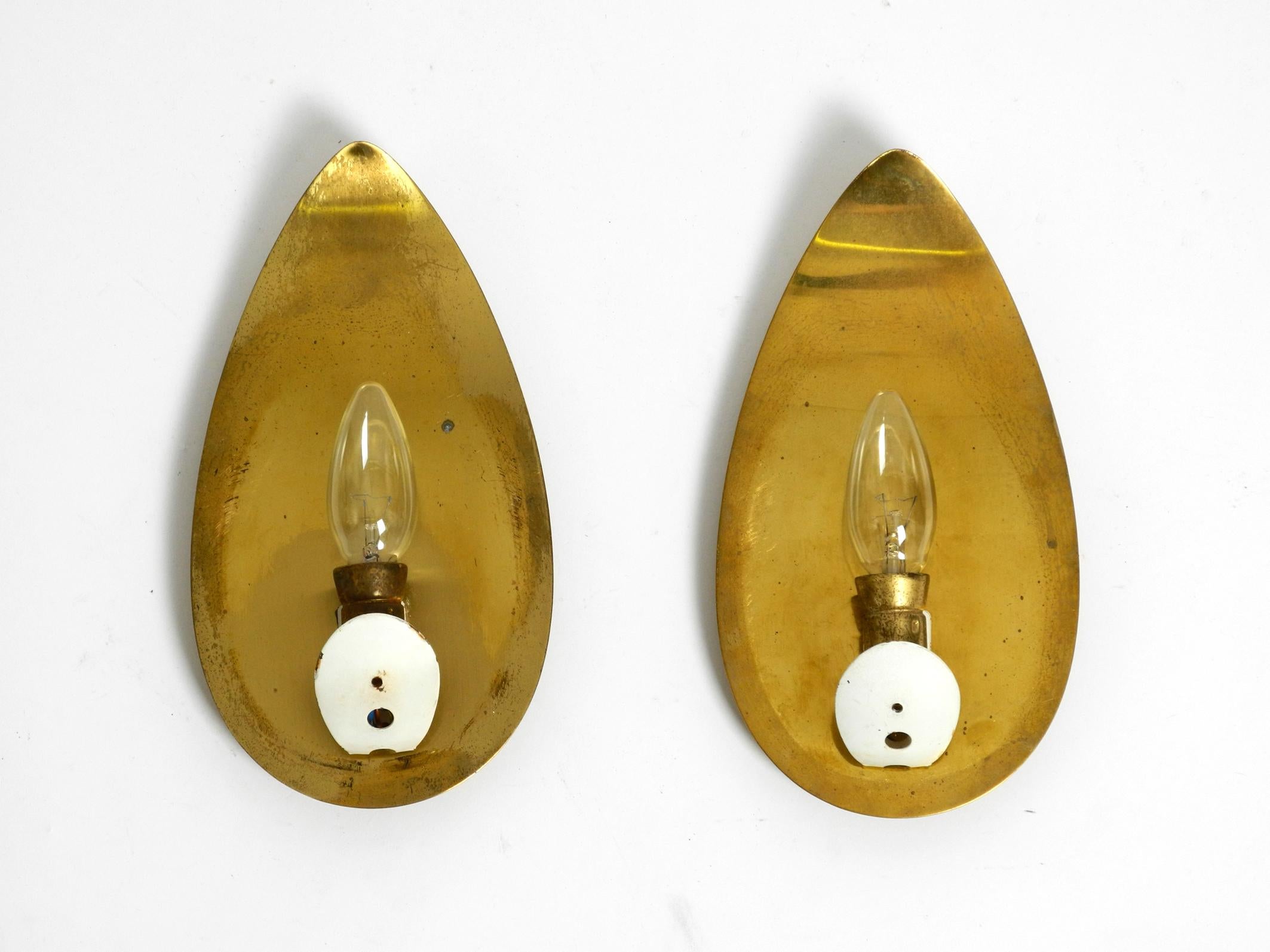 Mid-20th Century Pair of beautiful Mid Century brass and beige glass sconces shaped like a drop For Sale