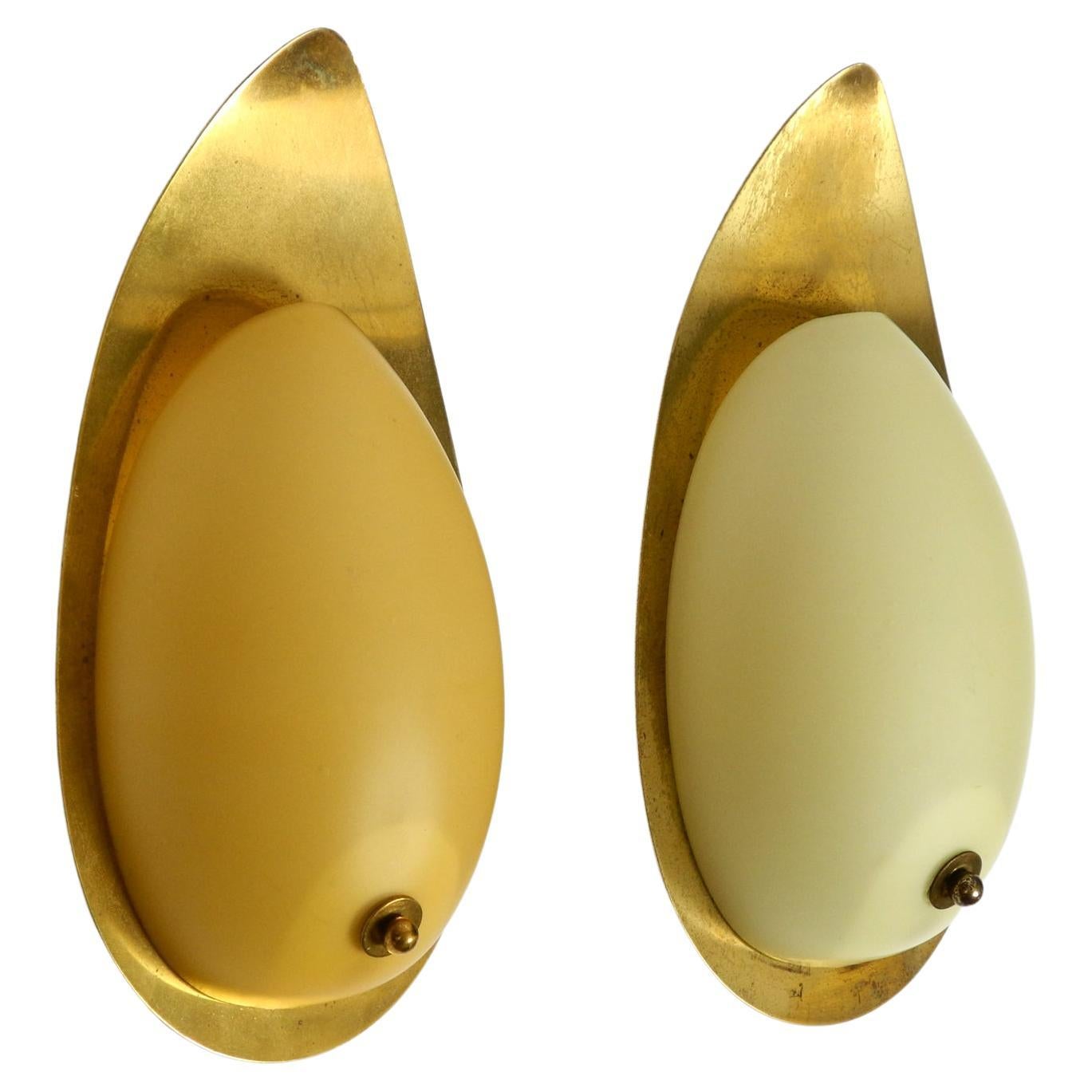 Pair of beautiful Mid Century brass and beige glass sconces shaped like a drop For Sale