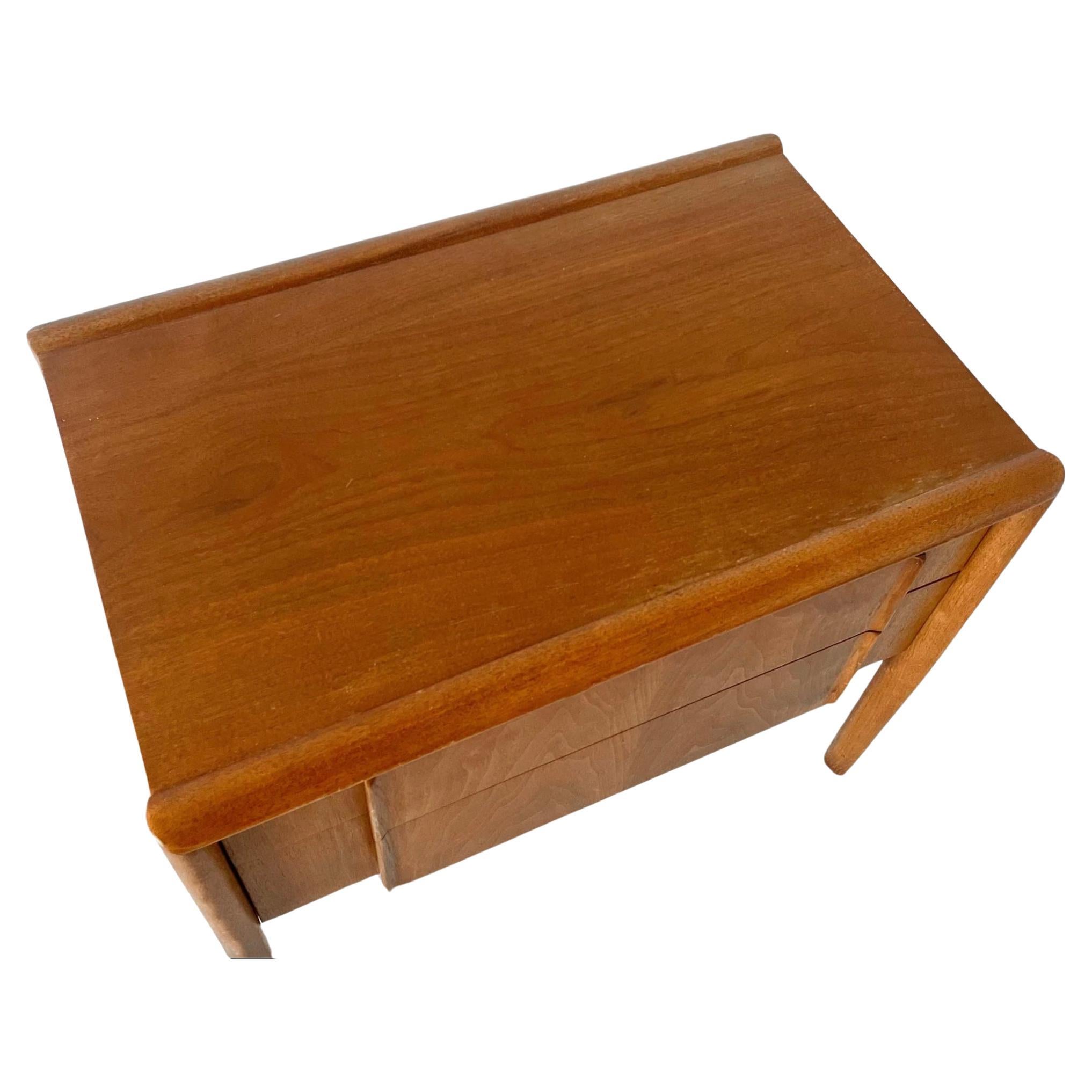 American Pair of Beautiful Mid Century Modern 2 drawer Walnut nightstands by Barney Flagg