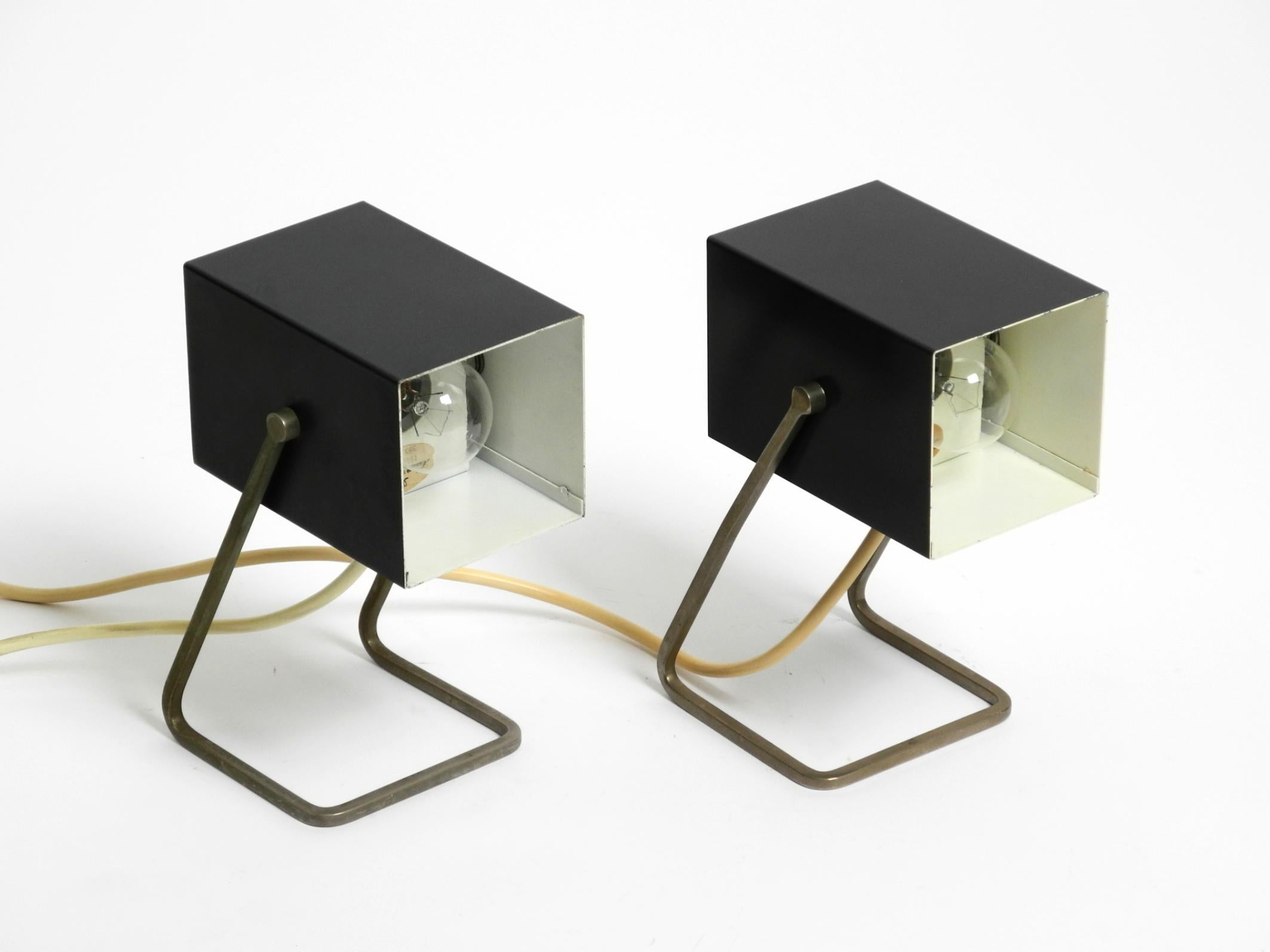 Paire de belles lampes en métal modernes du milieu du siècle dernier de Kaiser Leuchten en vente 11