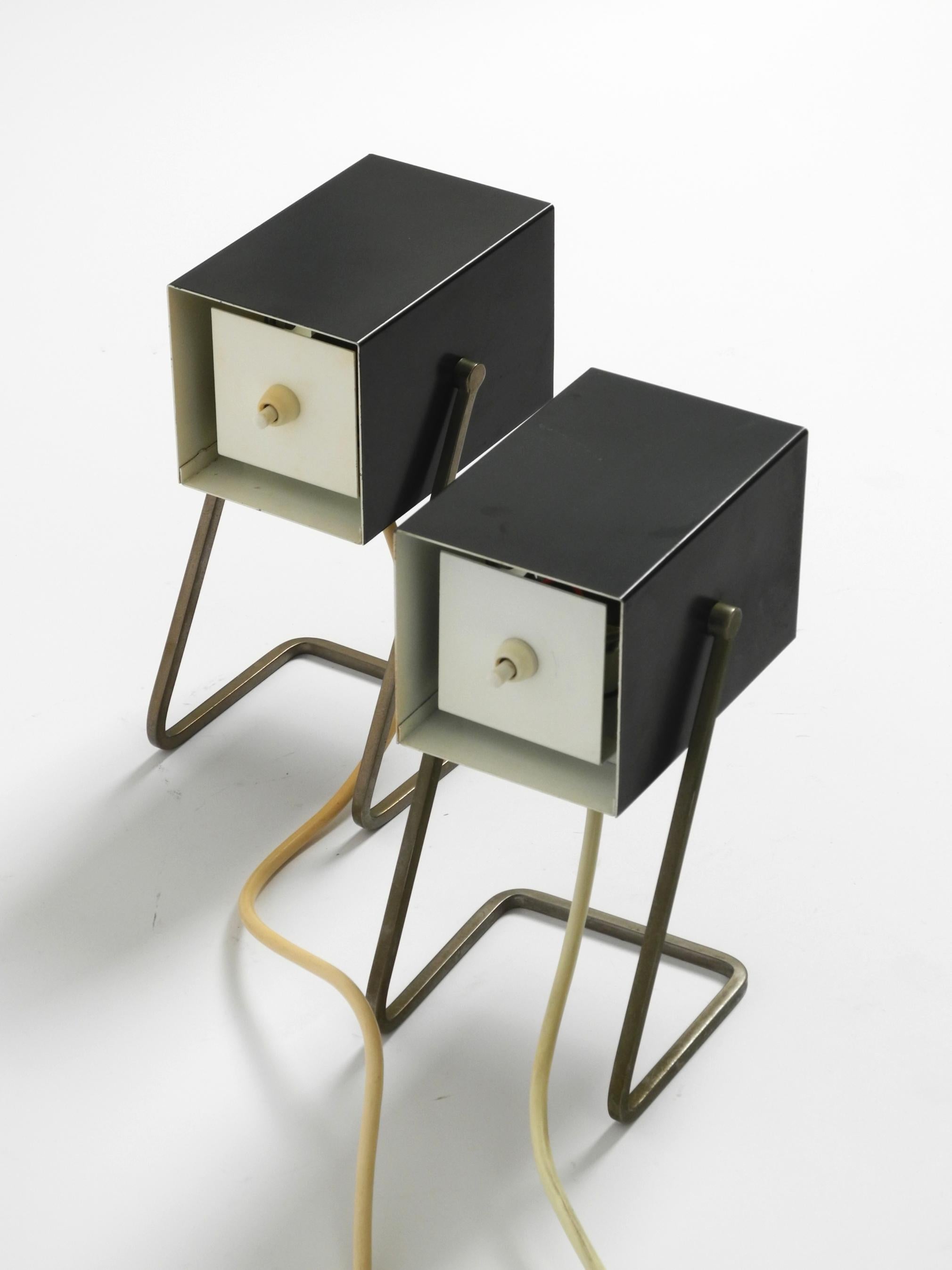 Paire de belles lampes en métal modernes du milieu du siècle dernier de Kaiser Leuchten en vente 12