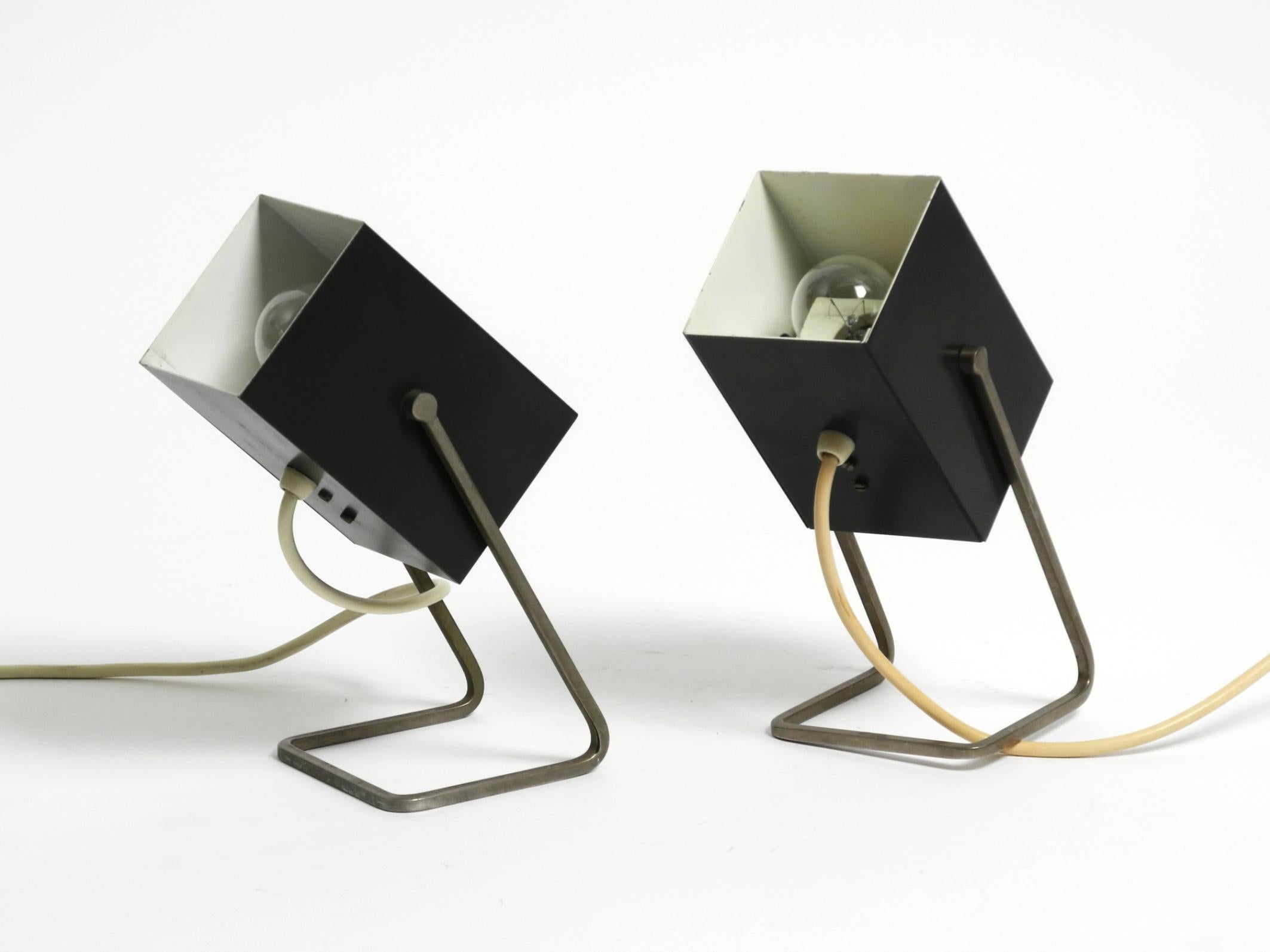 Paire de belles lampes en métal modernes du milieu du siècle dernier de Kaiser Leuchten en vente 13