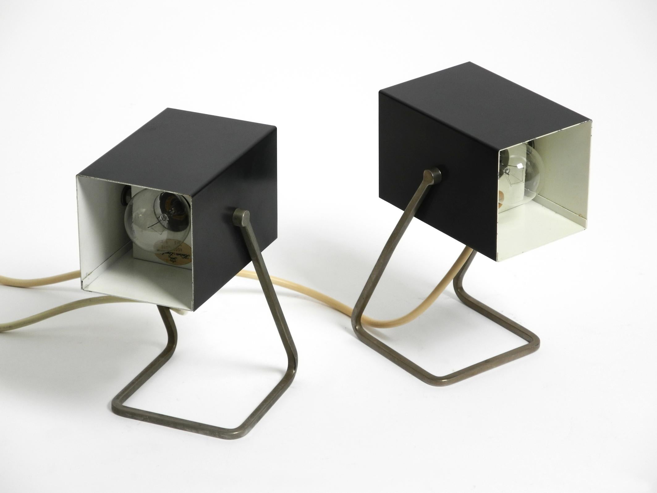 Ère spatiale Paire de belles lampes en métal modernes du milieu du siècle dernier de Kaiser Leuchten en vente
