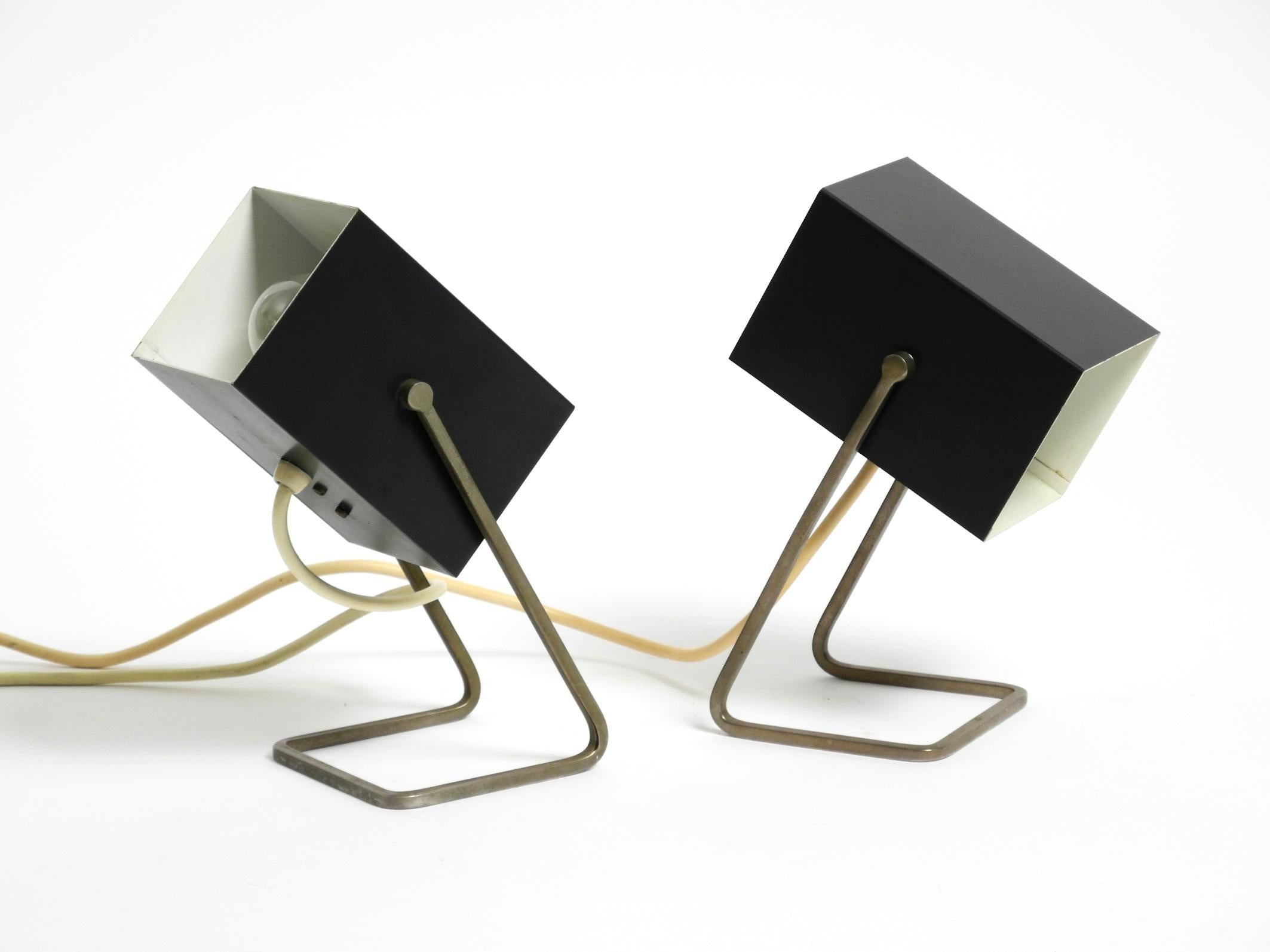 Paire de belles lampes en métal modernes du milieu du siècle dernier de Kaiser Leuchten Bon état - En vente à München, DE
