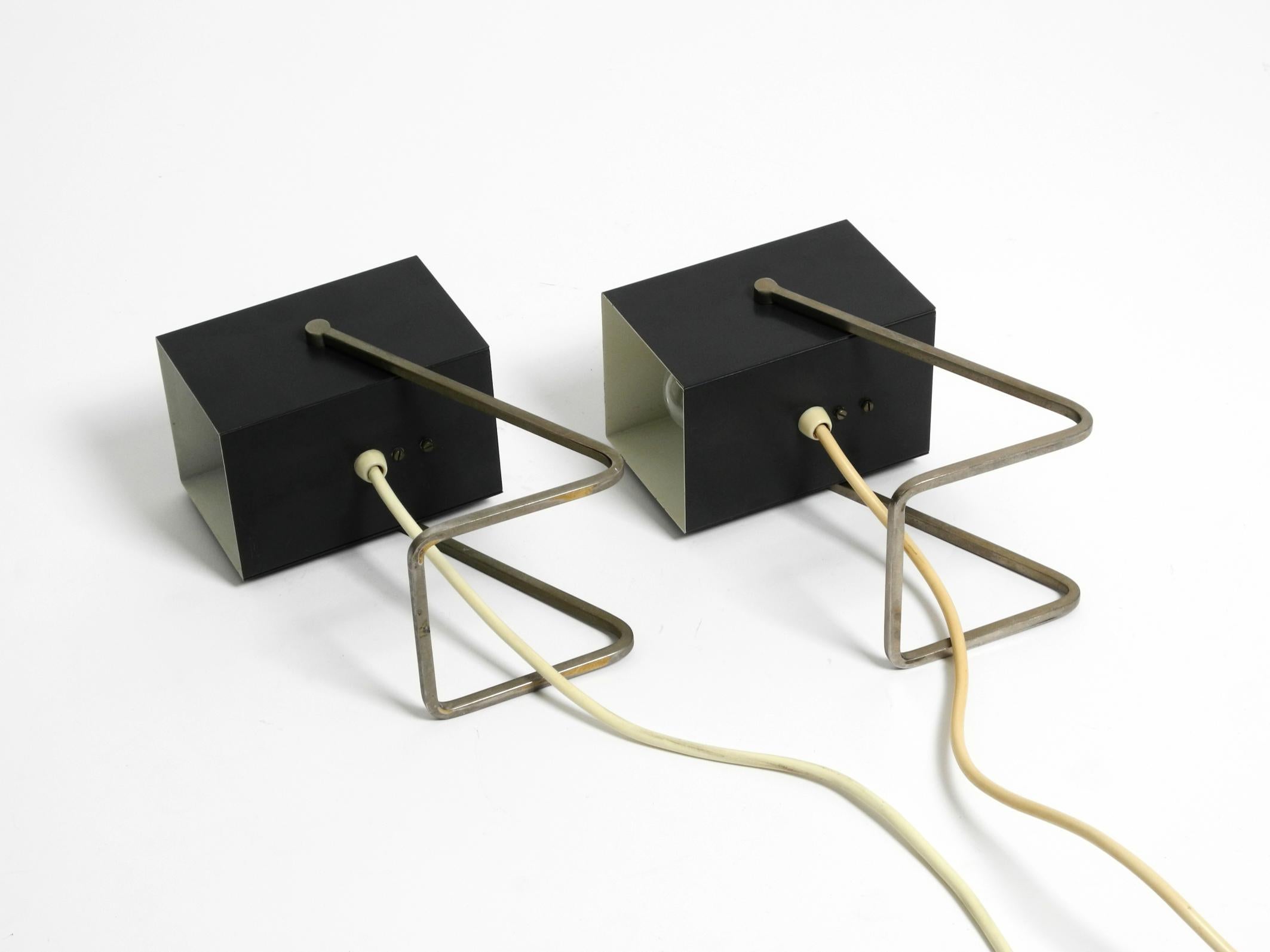 Paire de belles lampes en métal modernes du milieu du siècle dernier de Kaiser Leuchten en vente 1