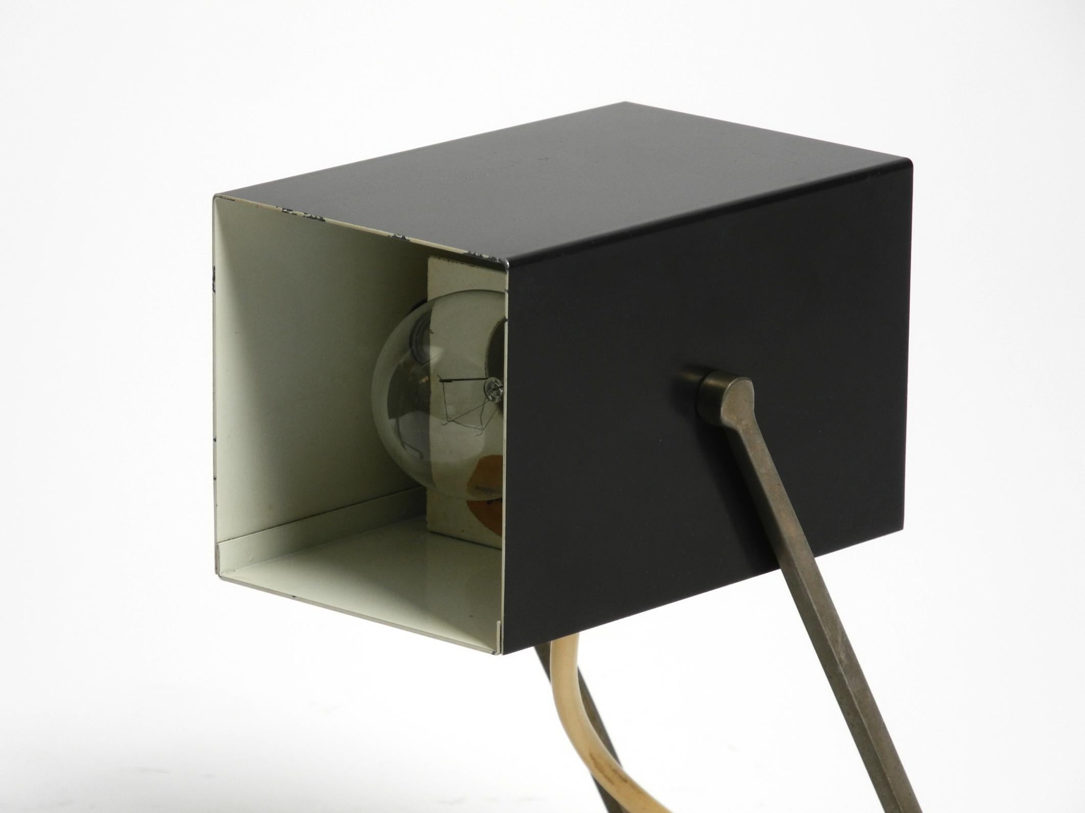 Paire de belles lampes en métal modernes du milieu du siècle dernier de Kaiser Leuchten en vente 2