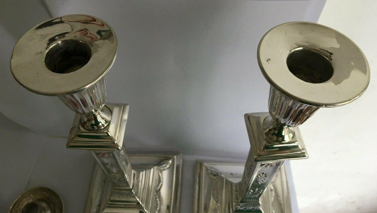 Paire de magnifiques chandeliers en métal argenté polonais Pour femmes en vente