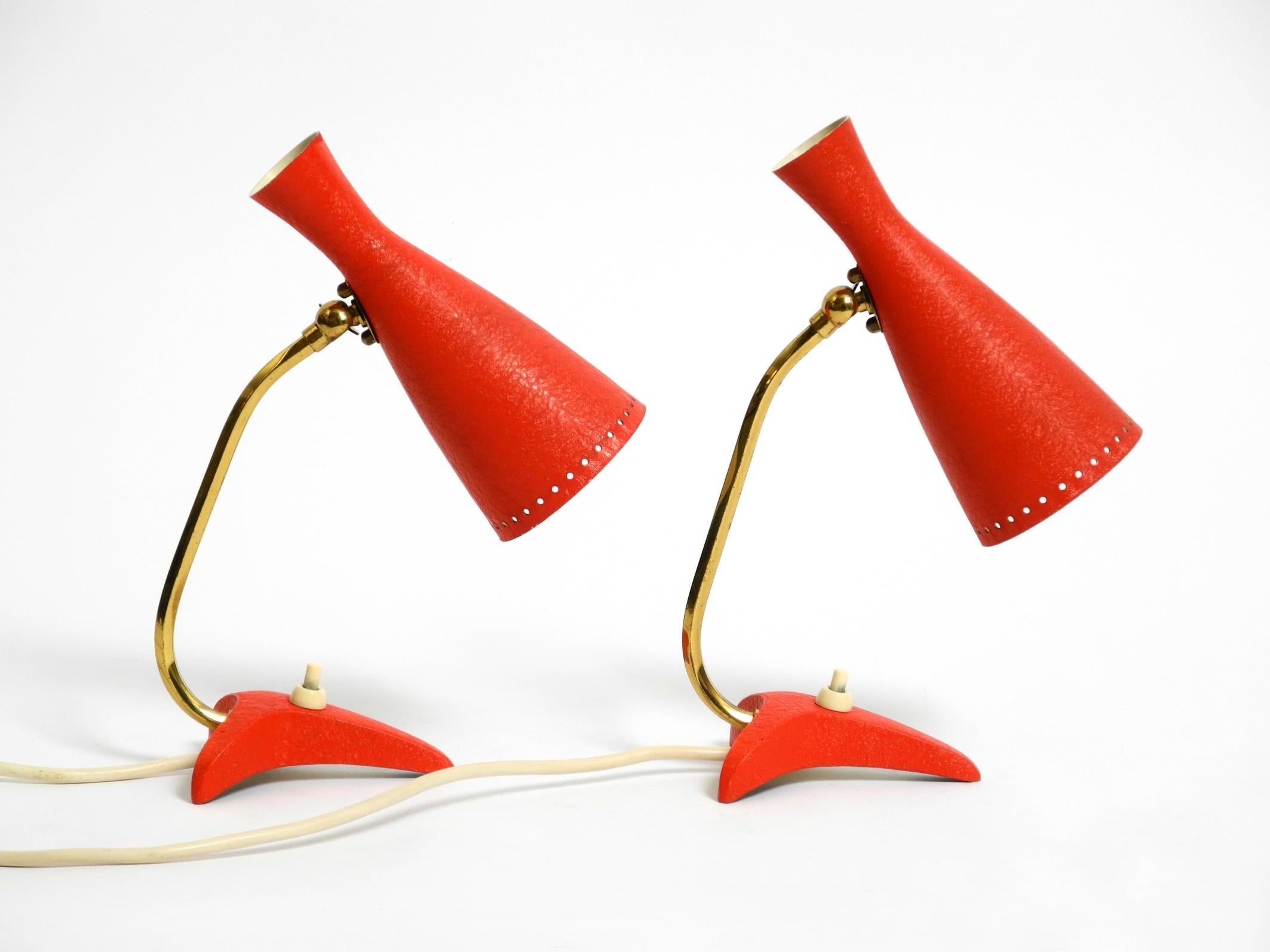 Pair of beautiful red Mid Century Modern Diabolo crowfoot table lamps.
Manufactured by Cosack. Made in Germany.
Very nice design with lots of details. The diabolo lampshade is steplessly adjustable.
Metal base and shade are coated with red shrink