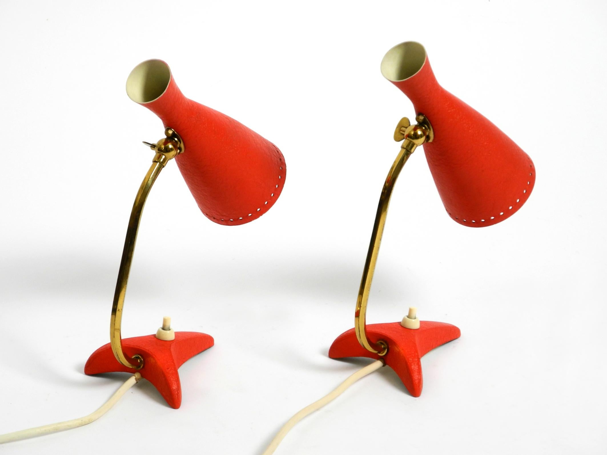 Pair of beautiful red Mid Century Diabolo crow's foot table lamps from Cosack In Good Condition For Sale In München, DE
