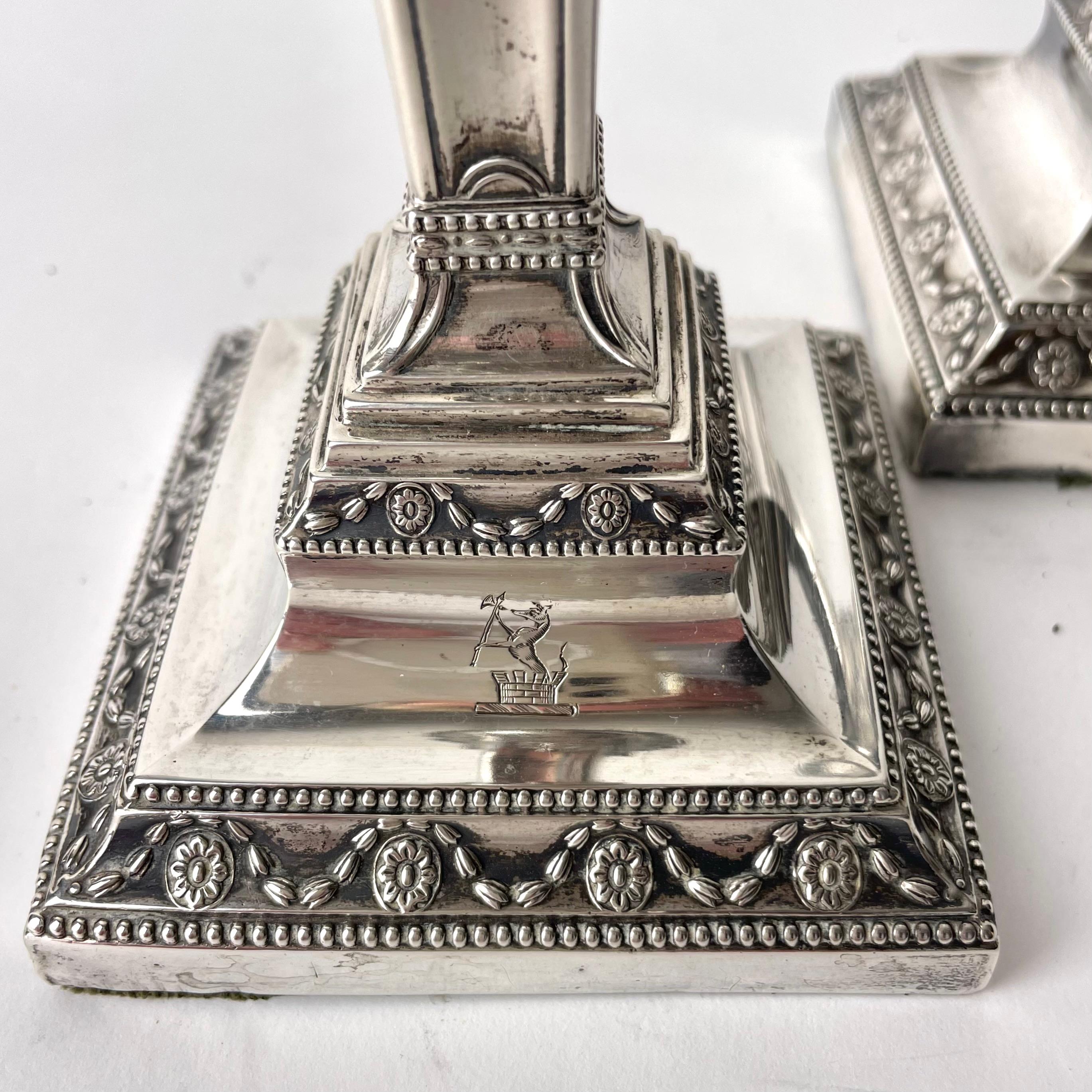 Pair of beautiful Silver Candlesticks from London in 1881 In Good Condition For Sale In Knivsta, SE