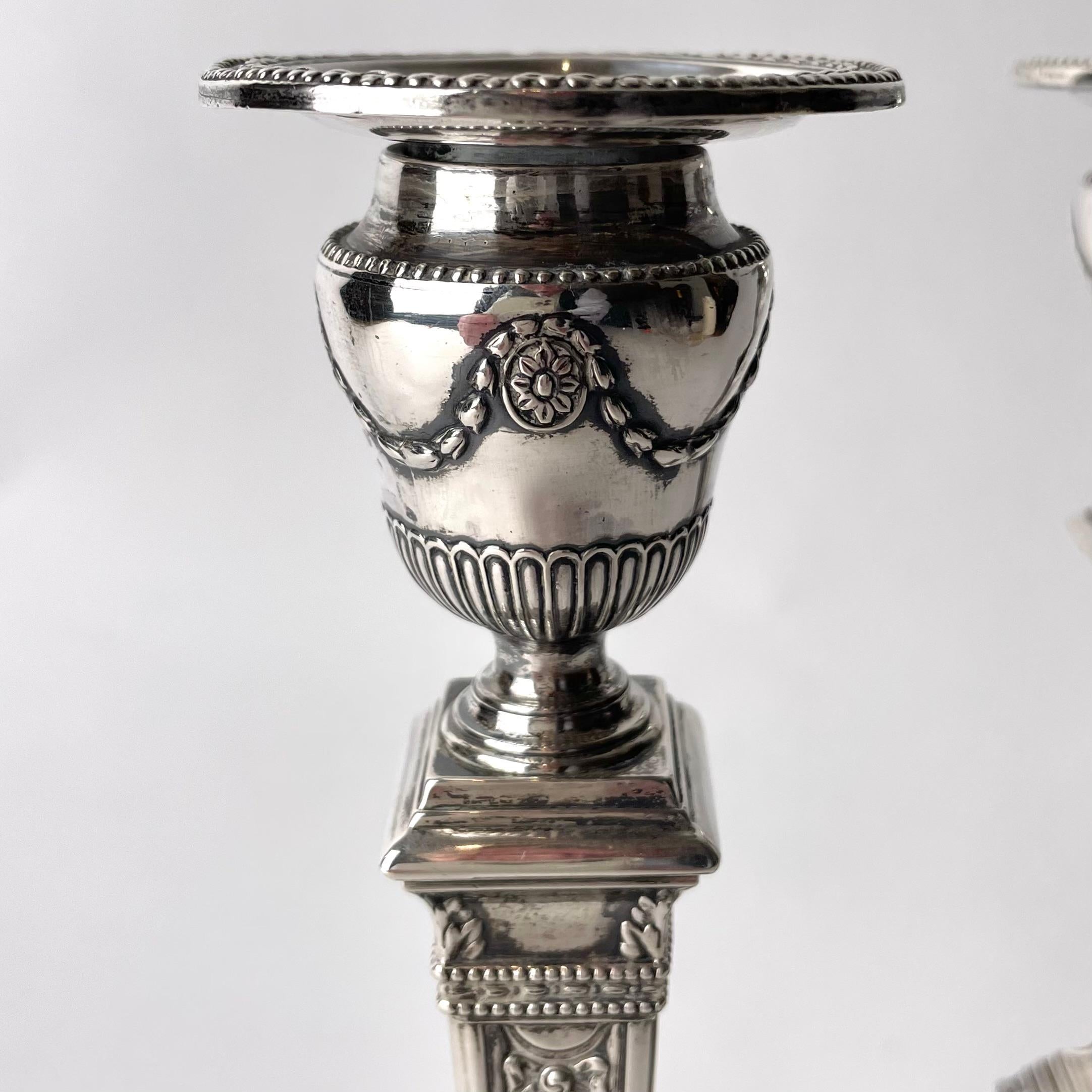 Pair of beautiful Silver Candlesticks from London in 1881 For Sale 1