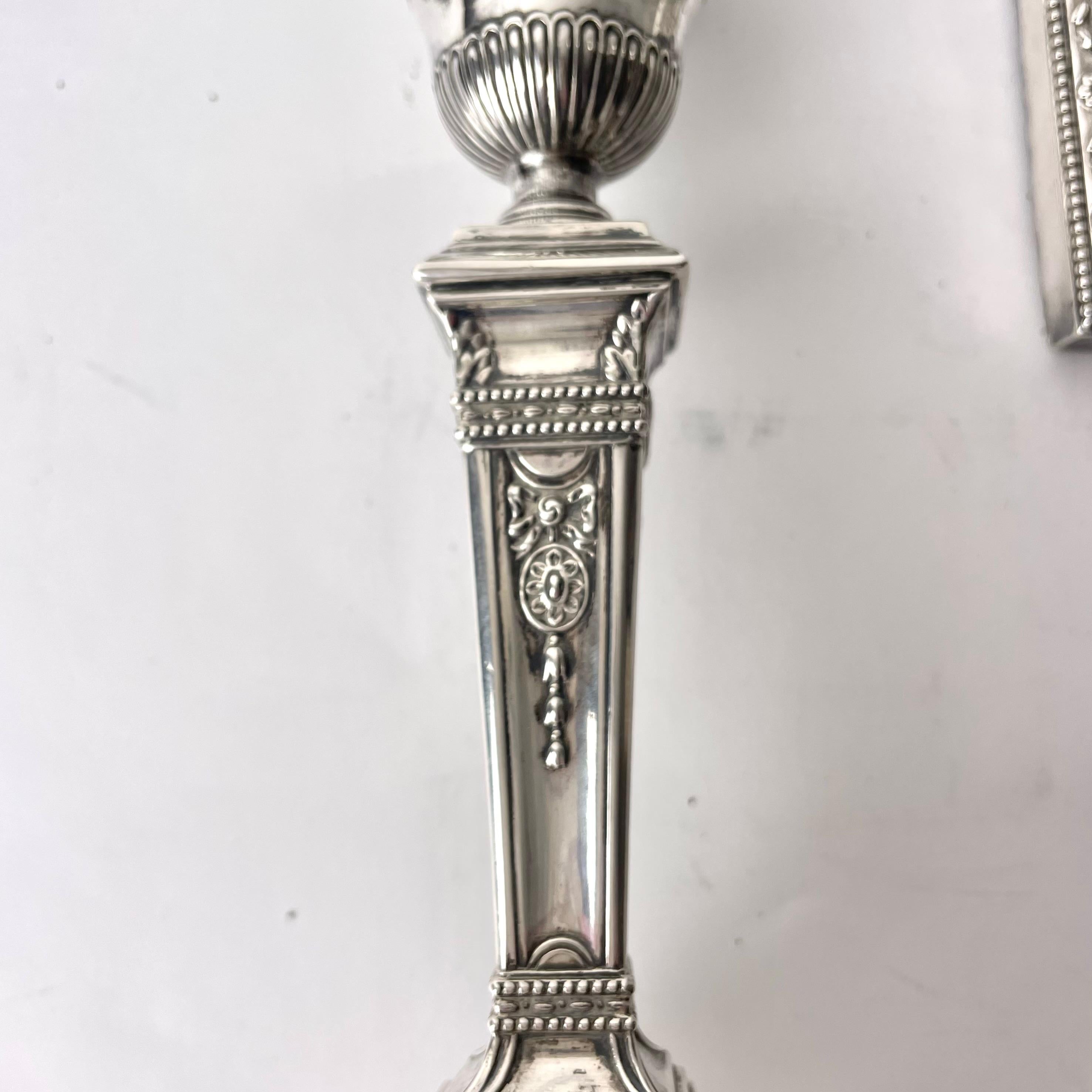 Pair of beautiful Silver Candlesticks from London in 1881 For Sale 2