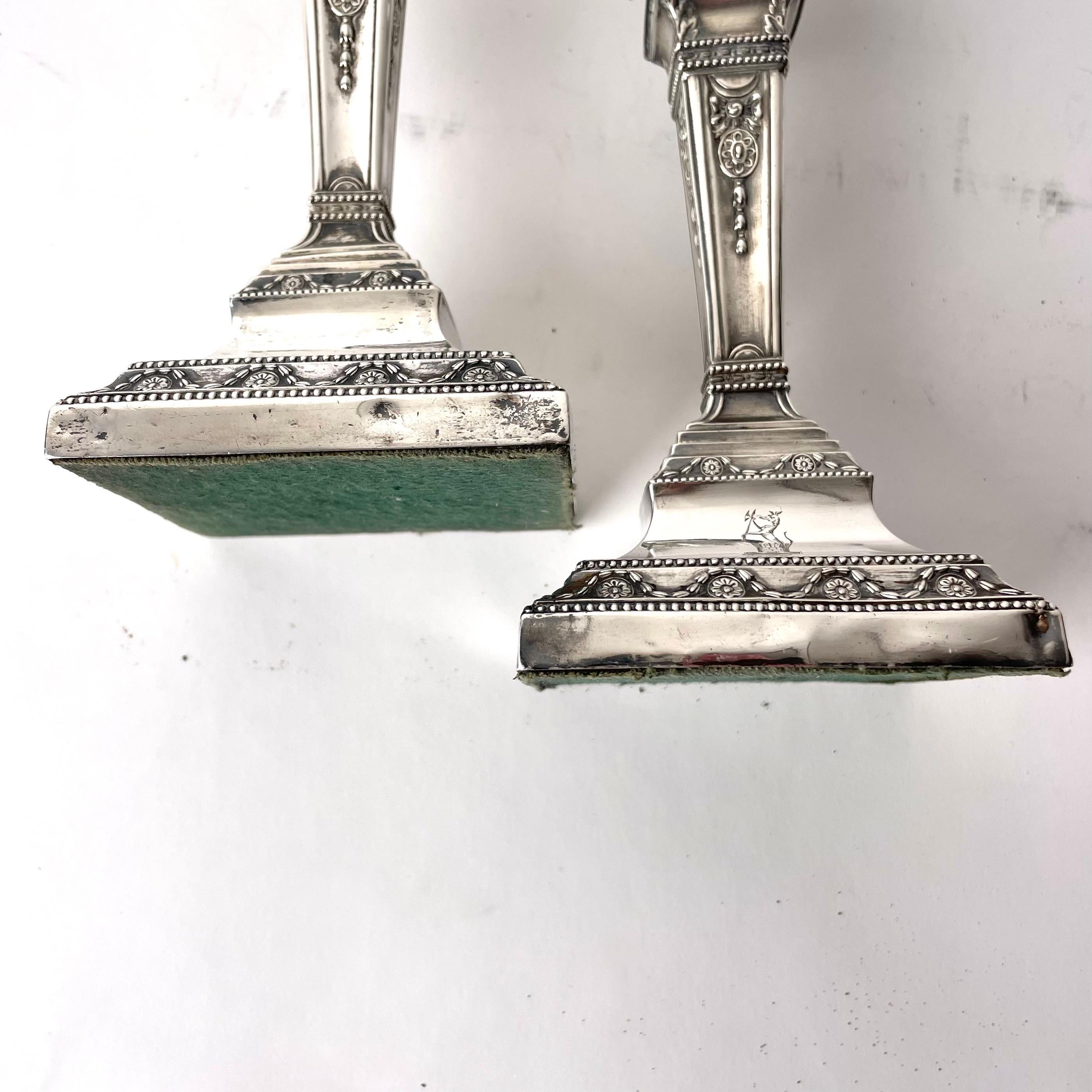 Pair of beautiful Silver Candlesticks from London in 1881 For Sale 4