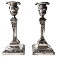 Coppia di bellissimi candelabri d'argento provenienti da Londra nel 1881
